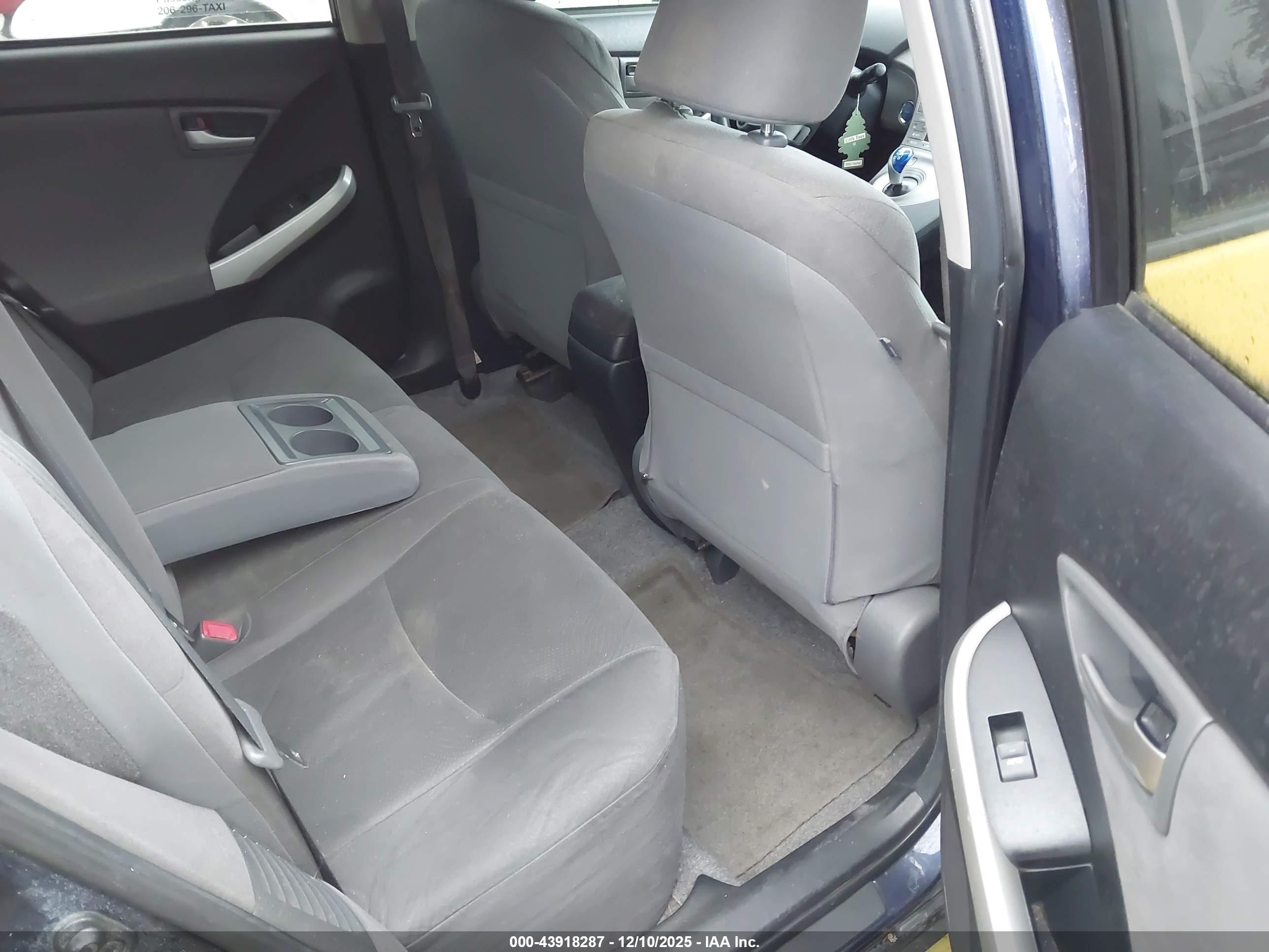 TOYOTA PRIUS image 8