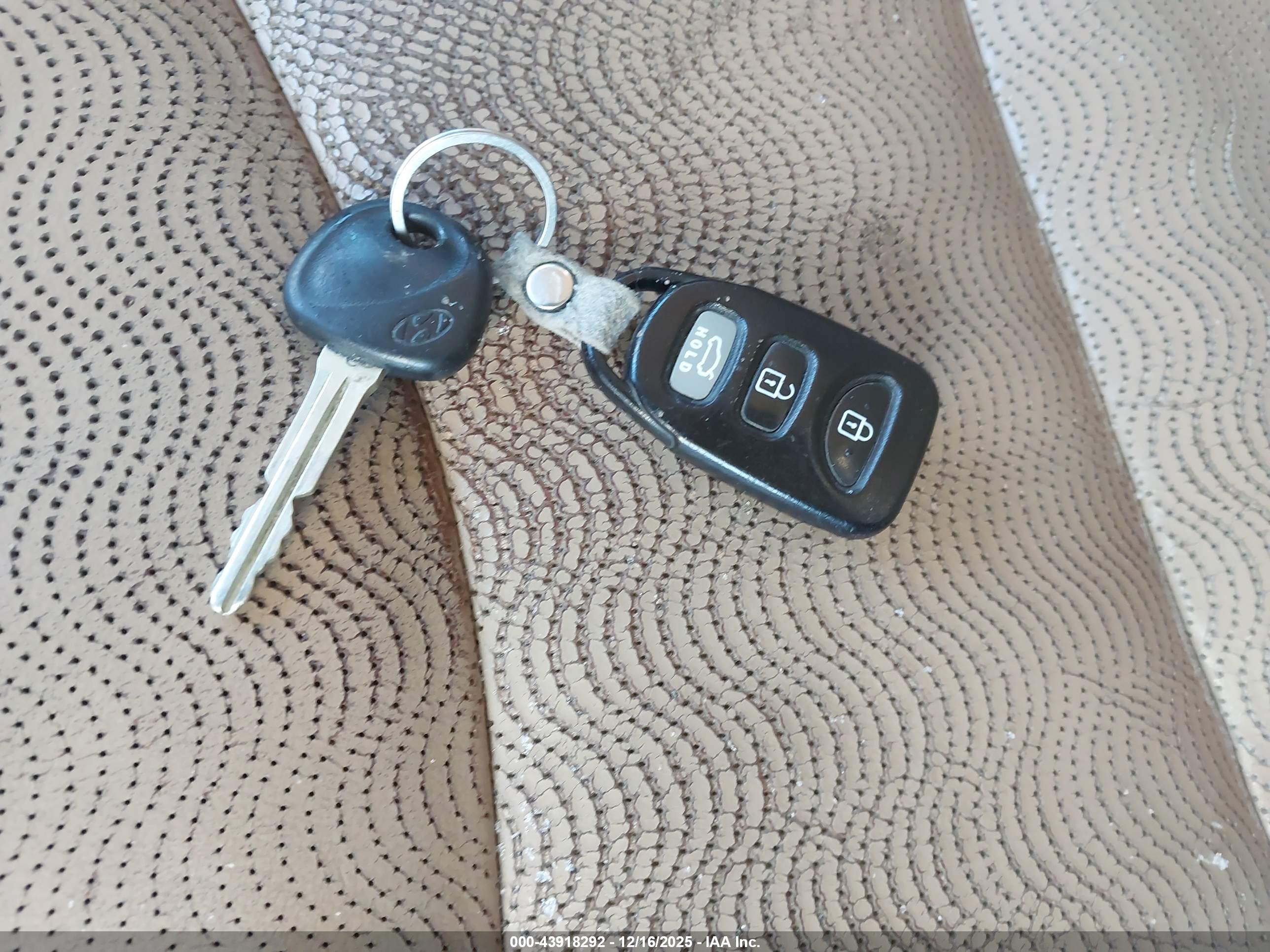 HYUNDAI ELANTRA image 11