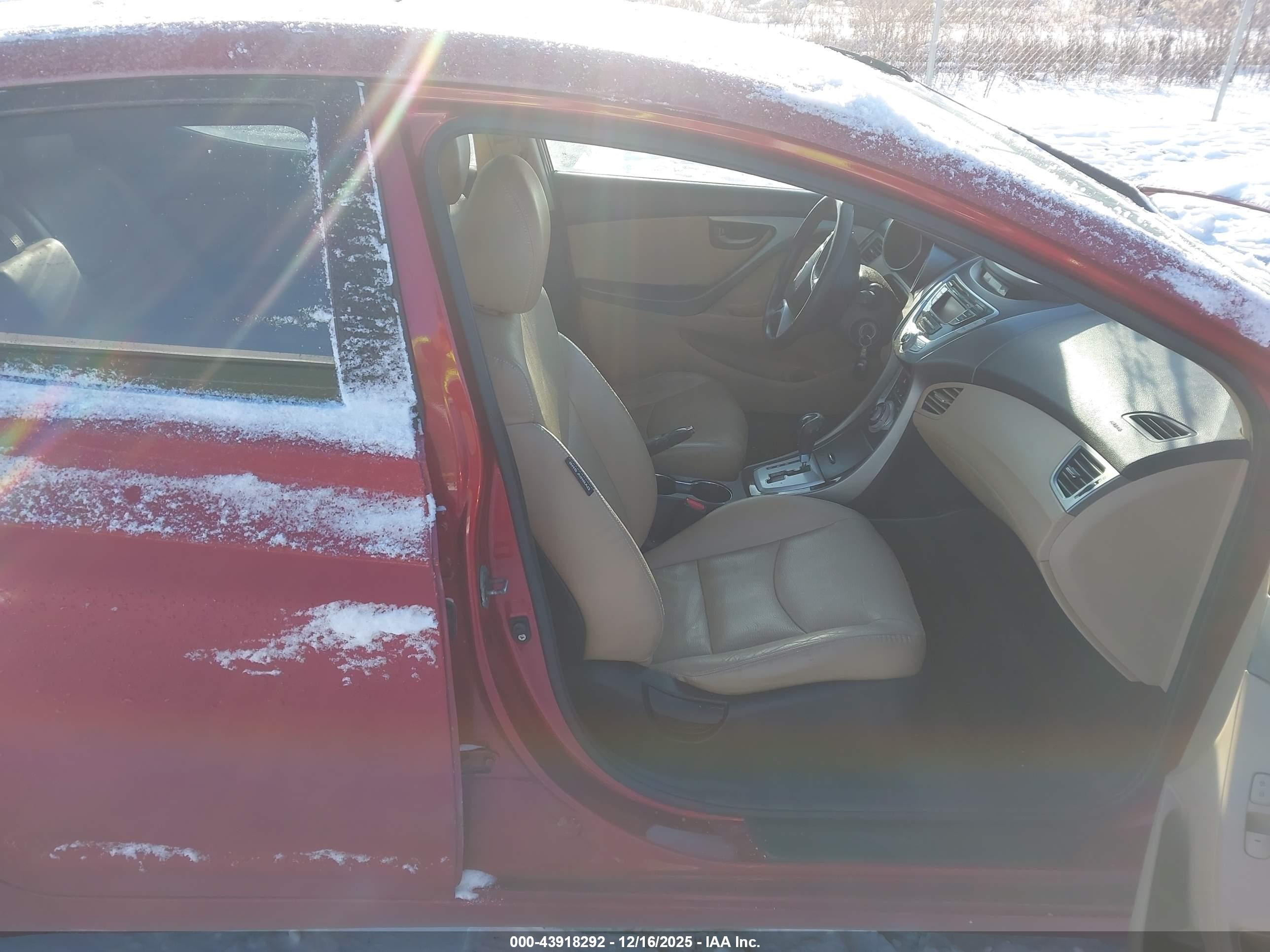 HYUNDAI ELANTRA image 5