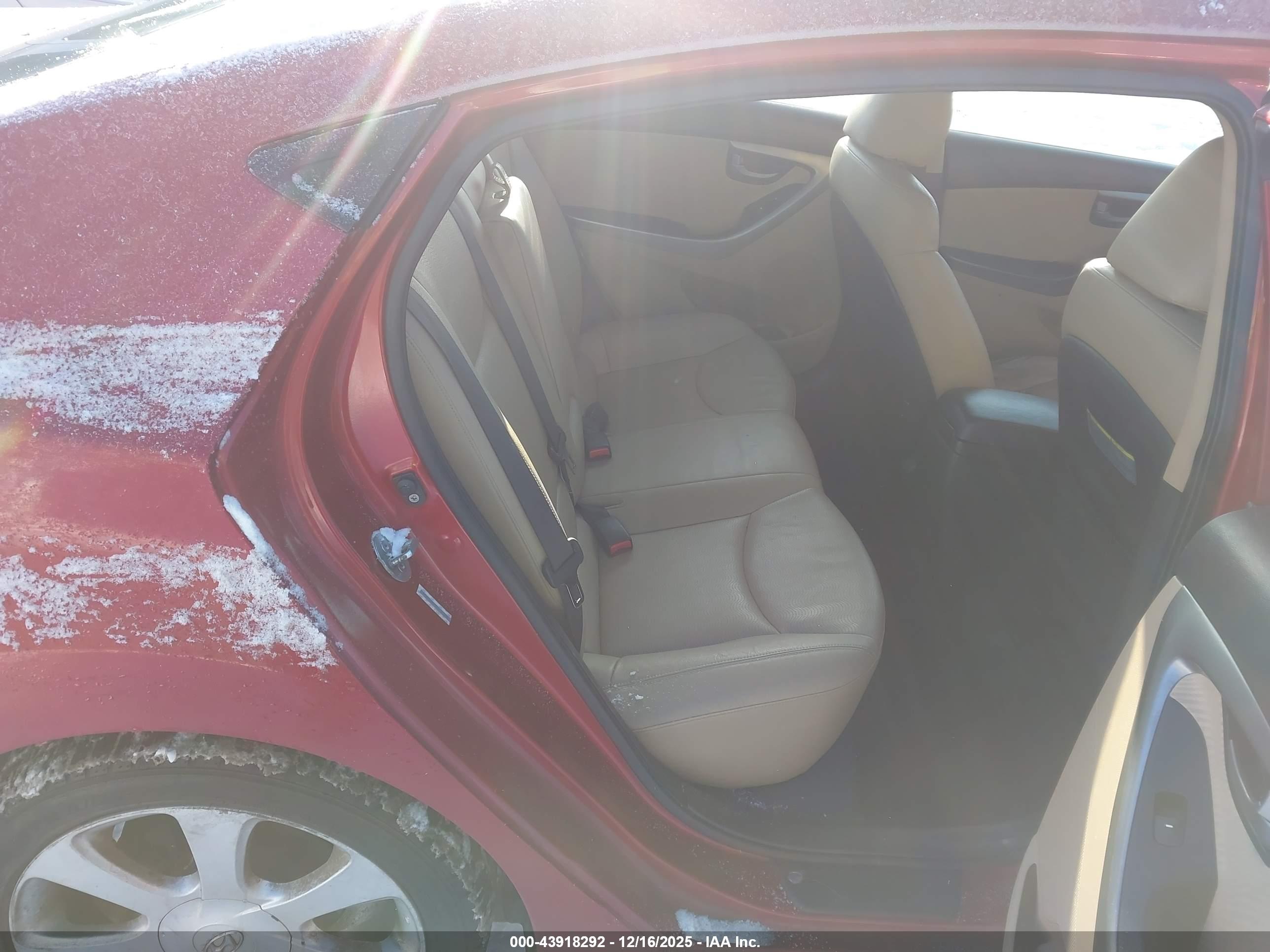 HYUNDAI ELANTRA image 8