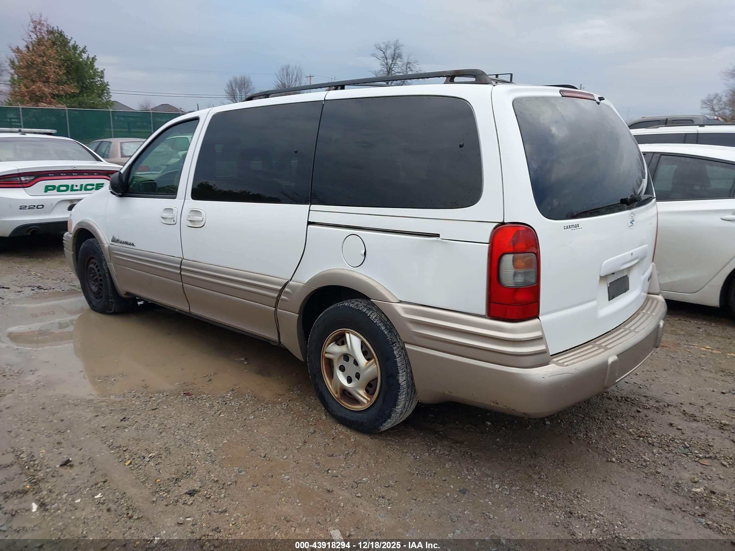 PONTIAC MONTANA image 3
