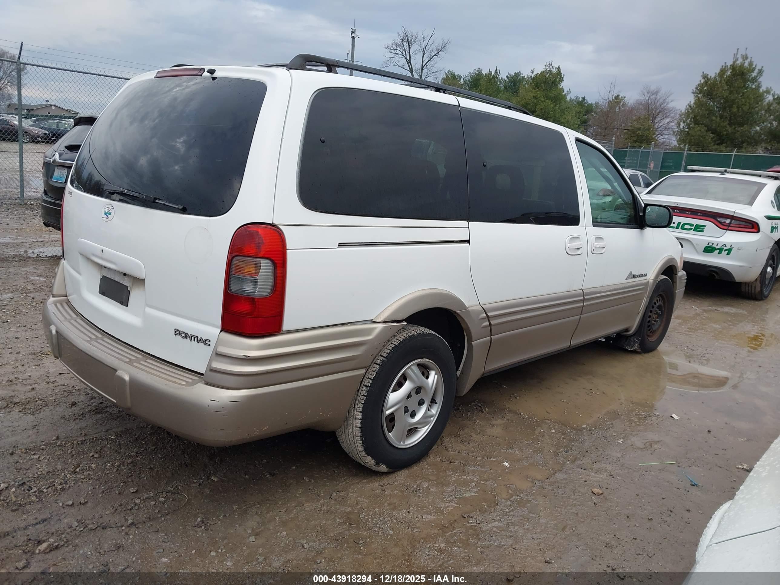 PONTIAC MONTANA image 4