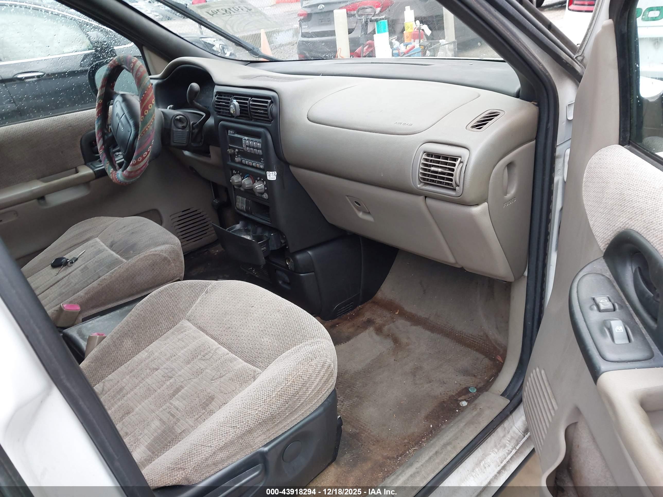 PONTIAC MONTANA image 5