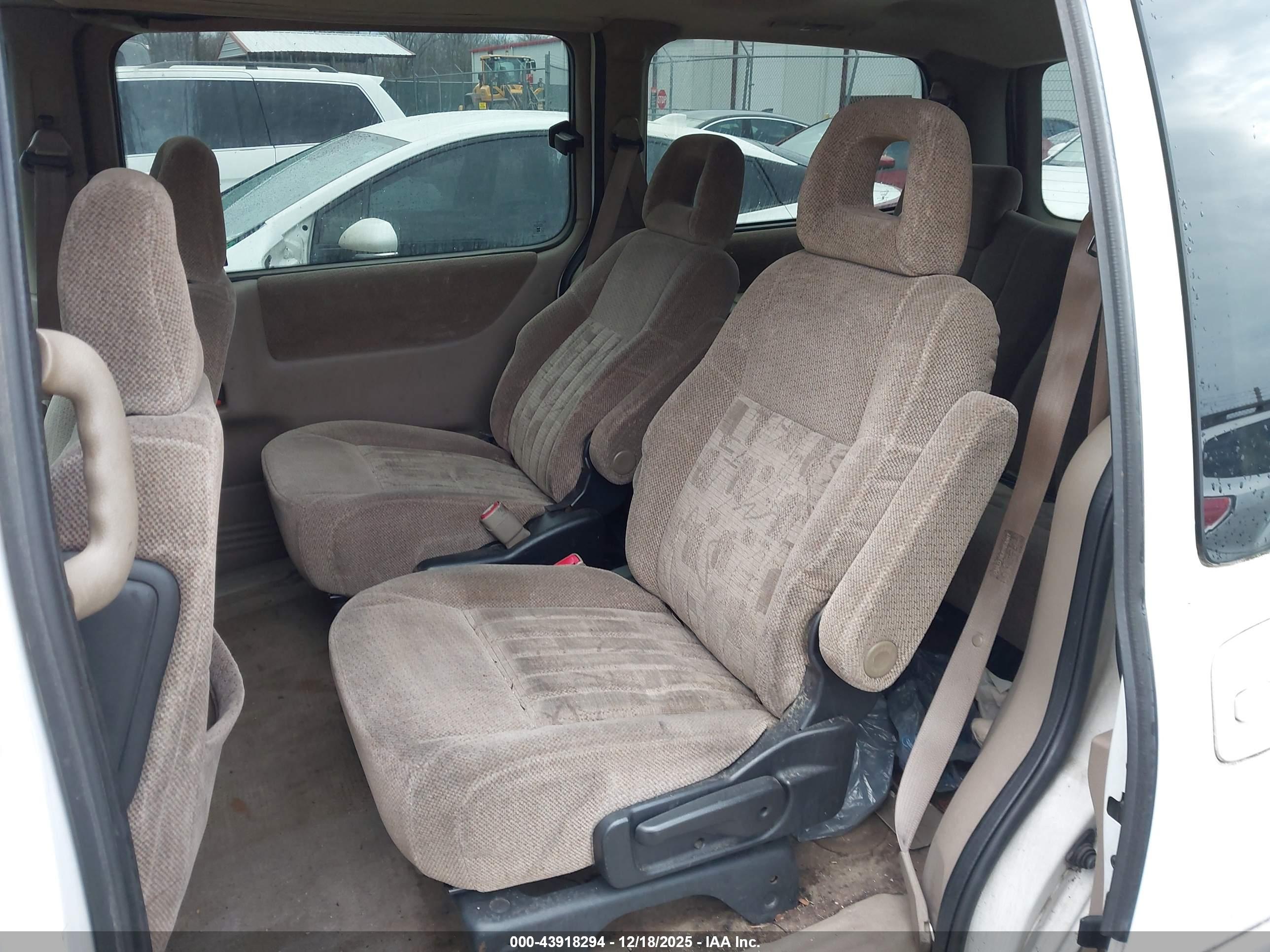 PONTIAC MONTANA image 8