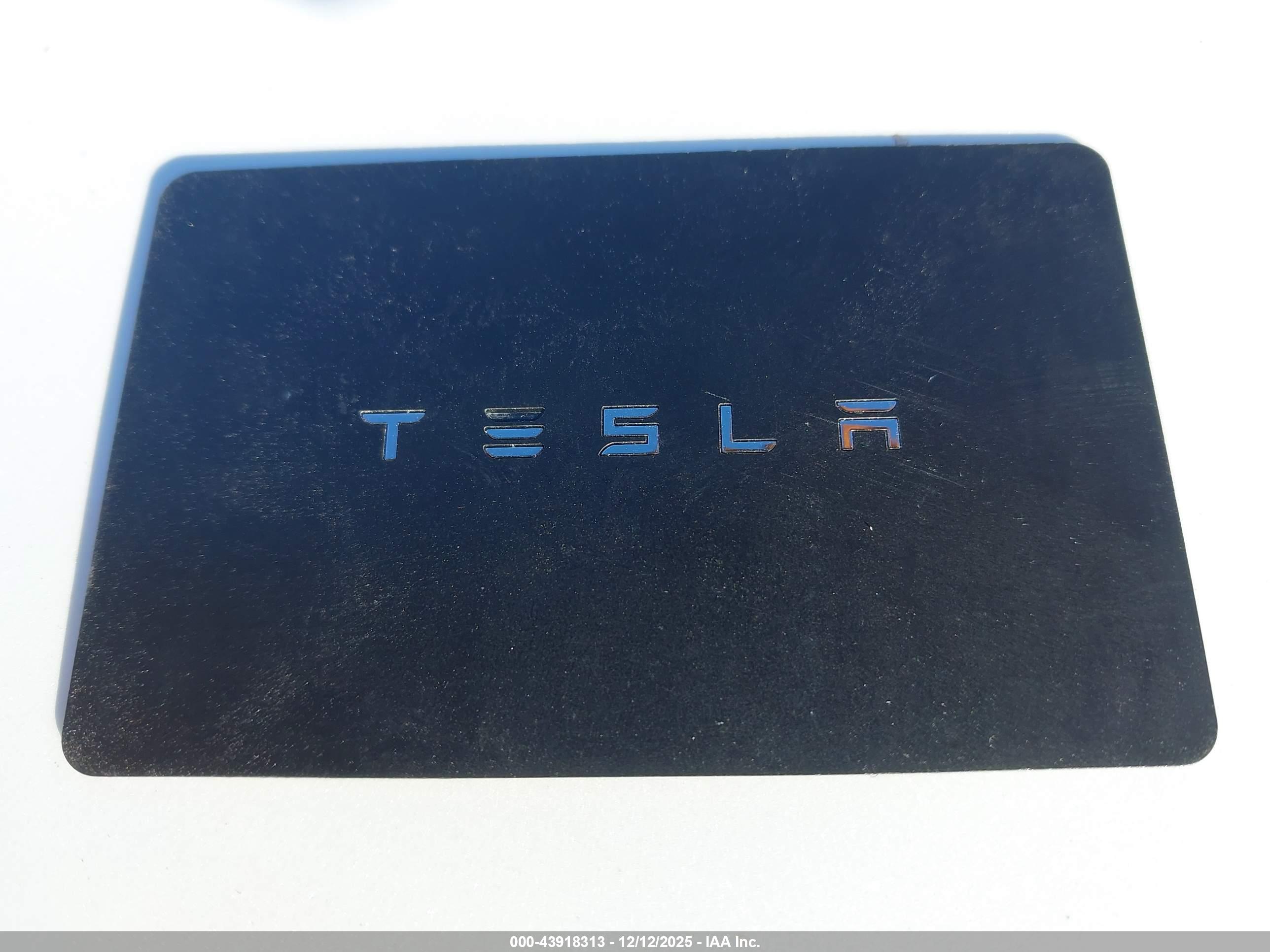 TESLA MODEL image 11