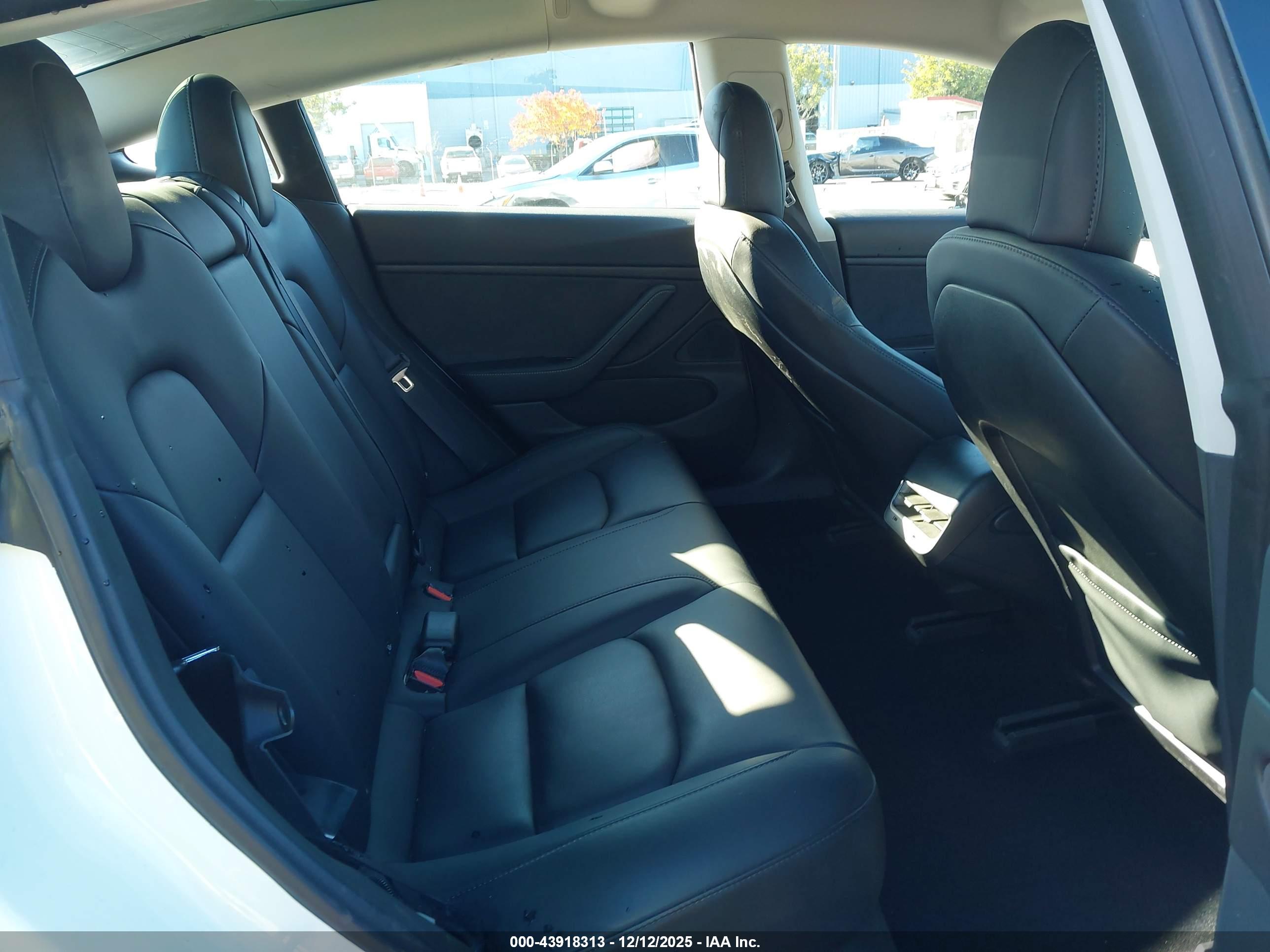 TESLA MODEL image 8