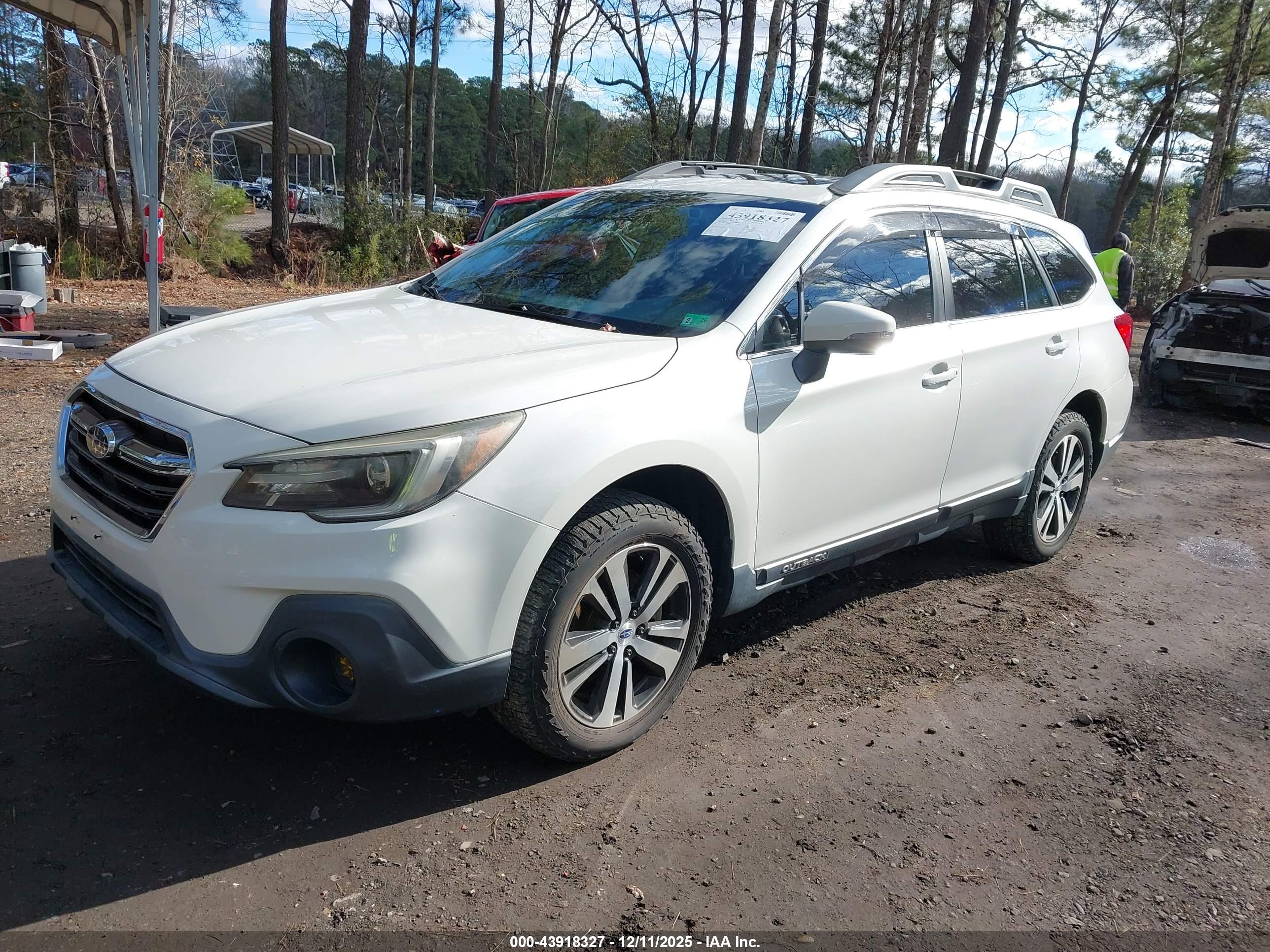 SUBARU OUTBACK image 2