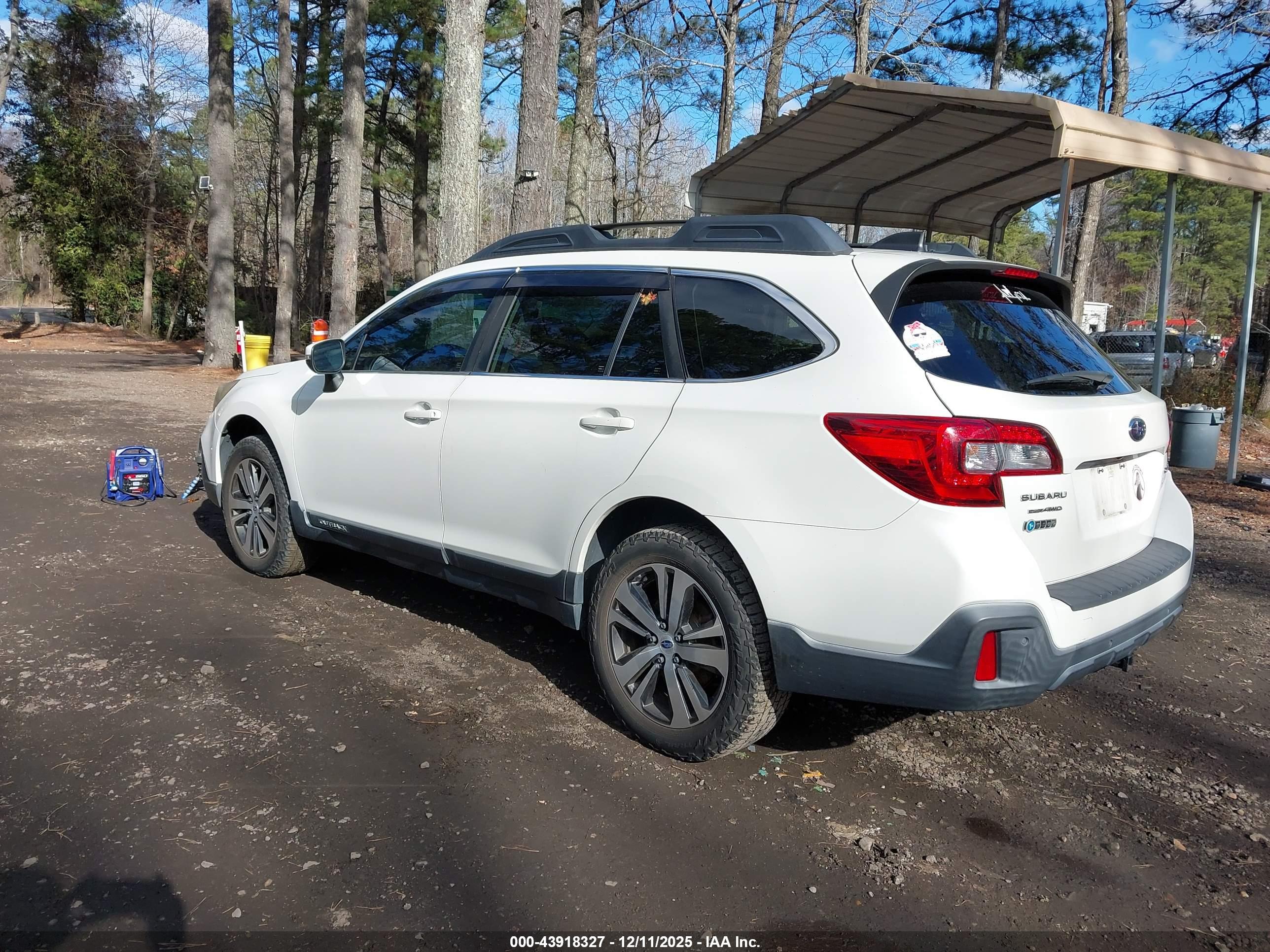 SUBARU OUTBACK image 3