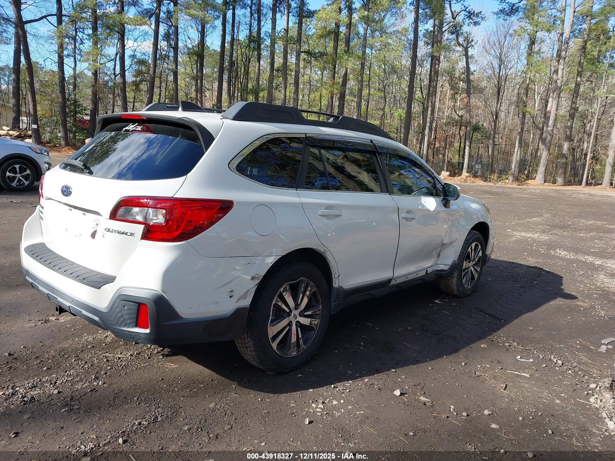 SUBARU OUTBACK image 4