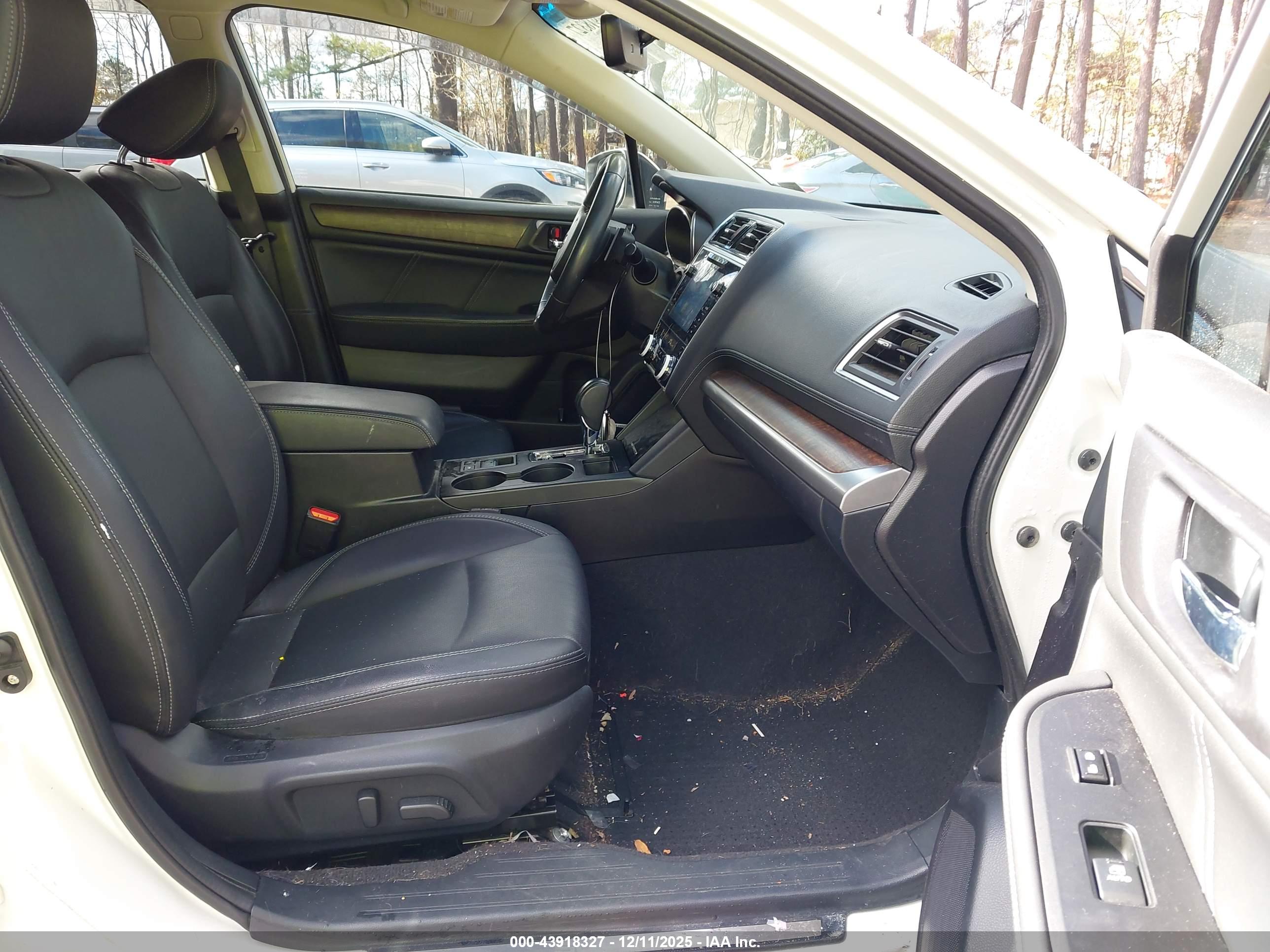 SUBARU OUTBACK image 5