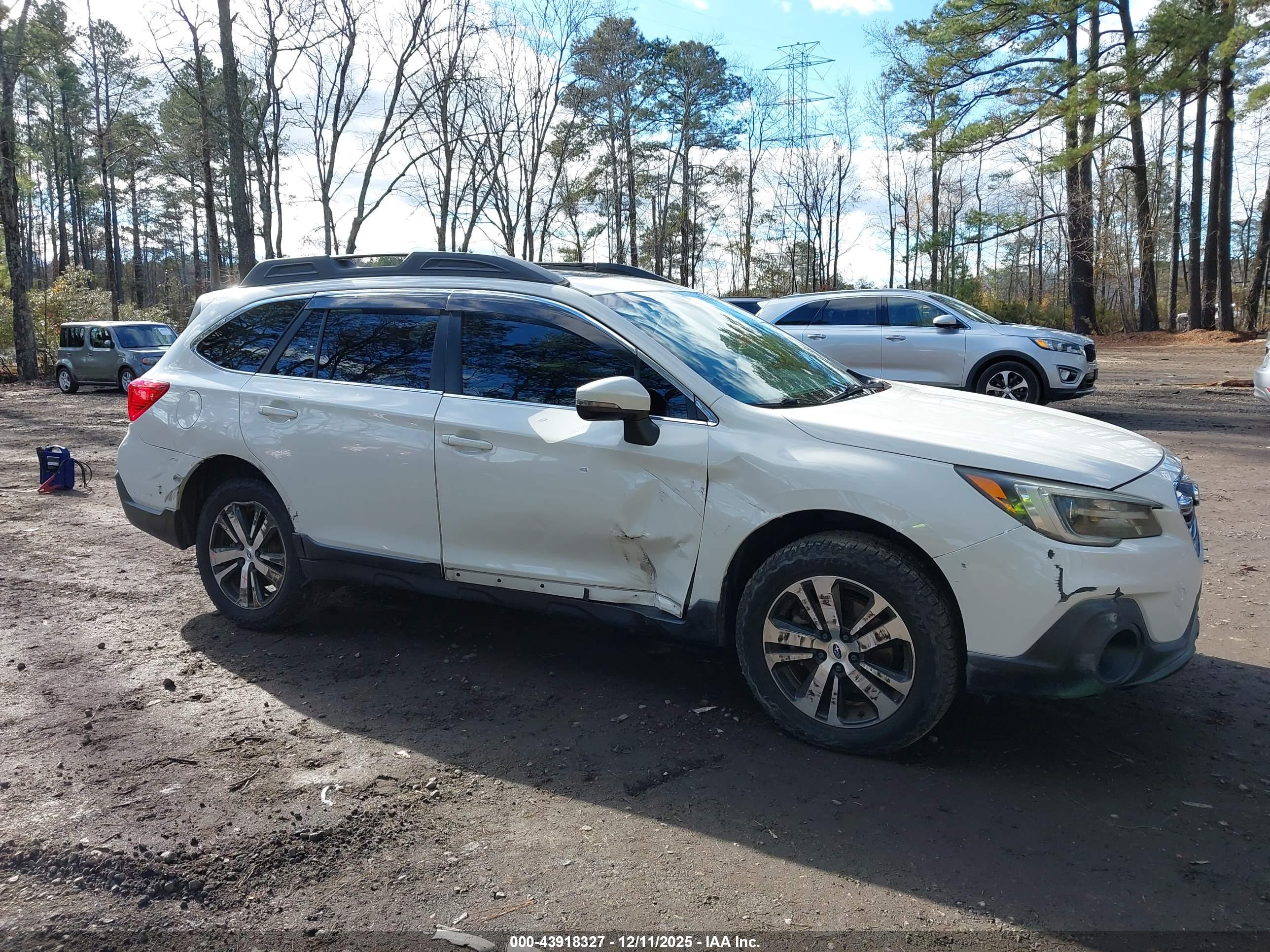 SUBARU OUTBACK image 6