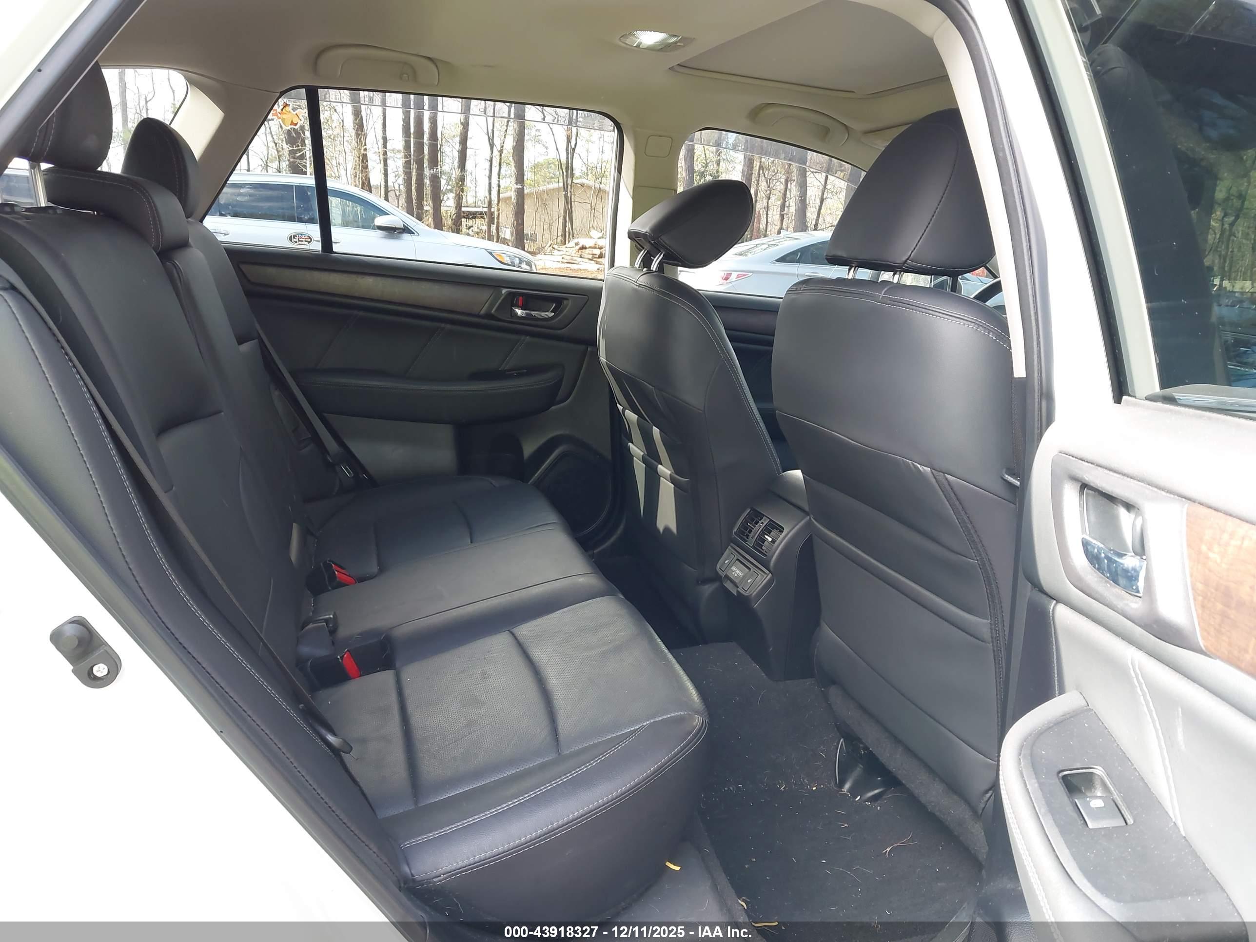 SUBARU OUTBACK image 8