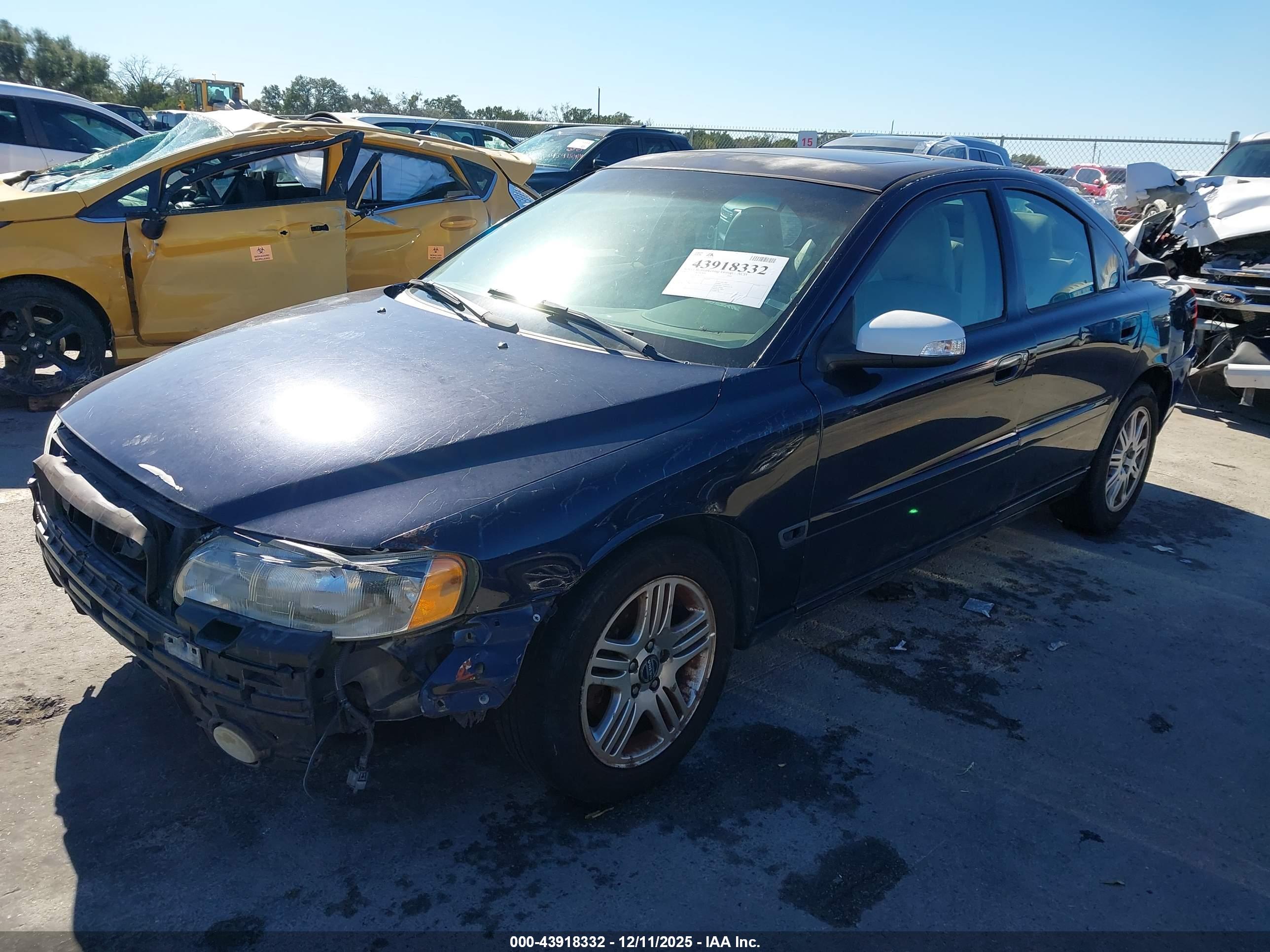 VOLVO S60 image 2