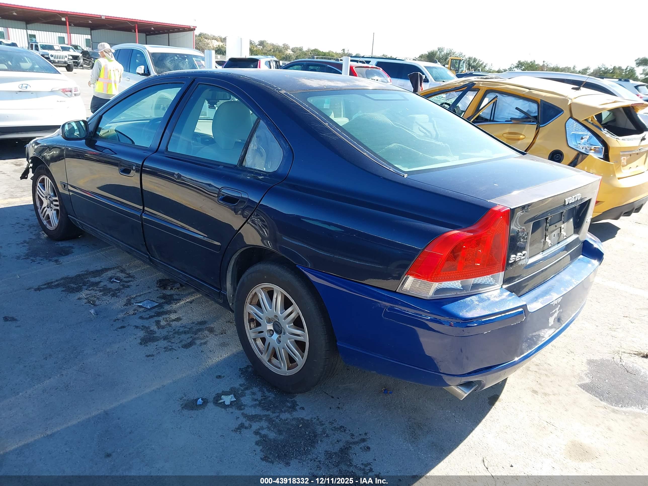 VOLVO S60 image 3