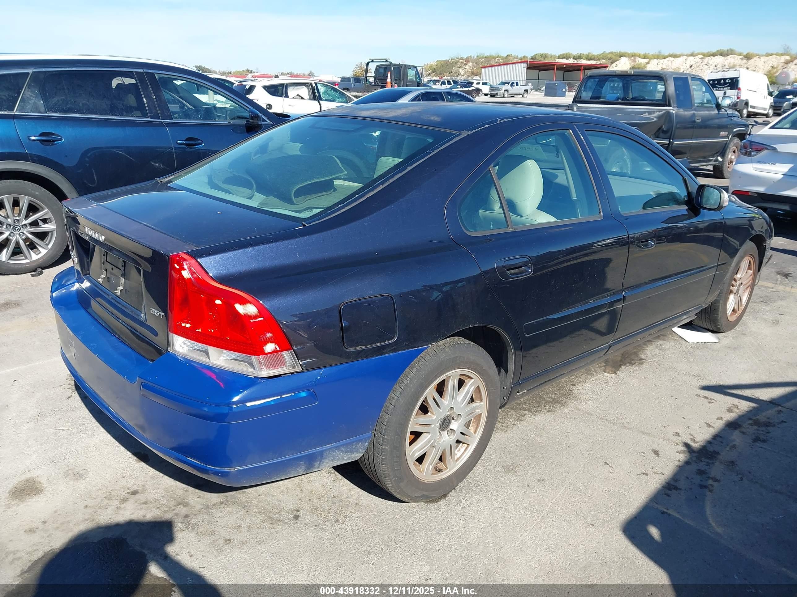 VOLVO S60 image 4