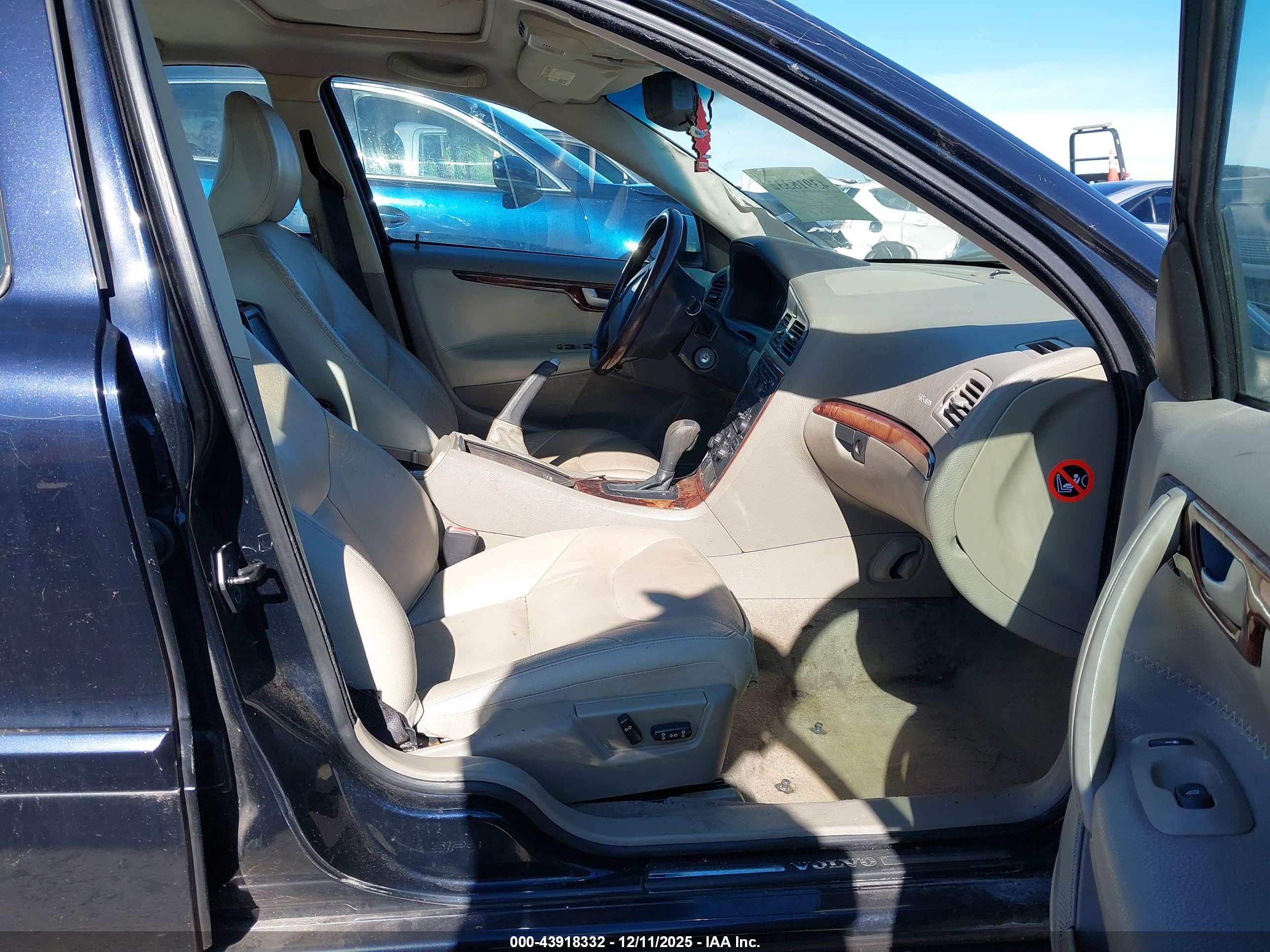 VOLVO S60 image 5