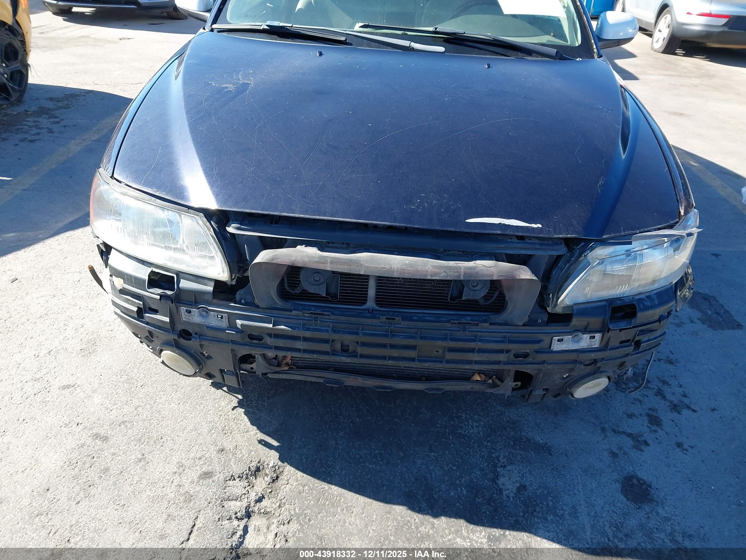 VOLVO S60 image 6