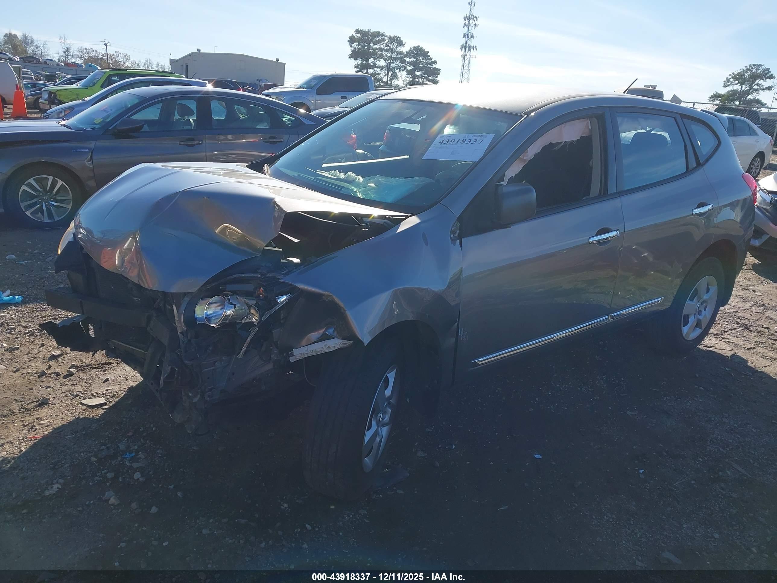 NISSAN ROGUE image 2
