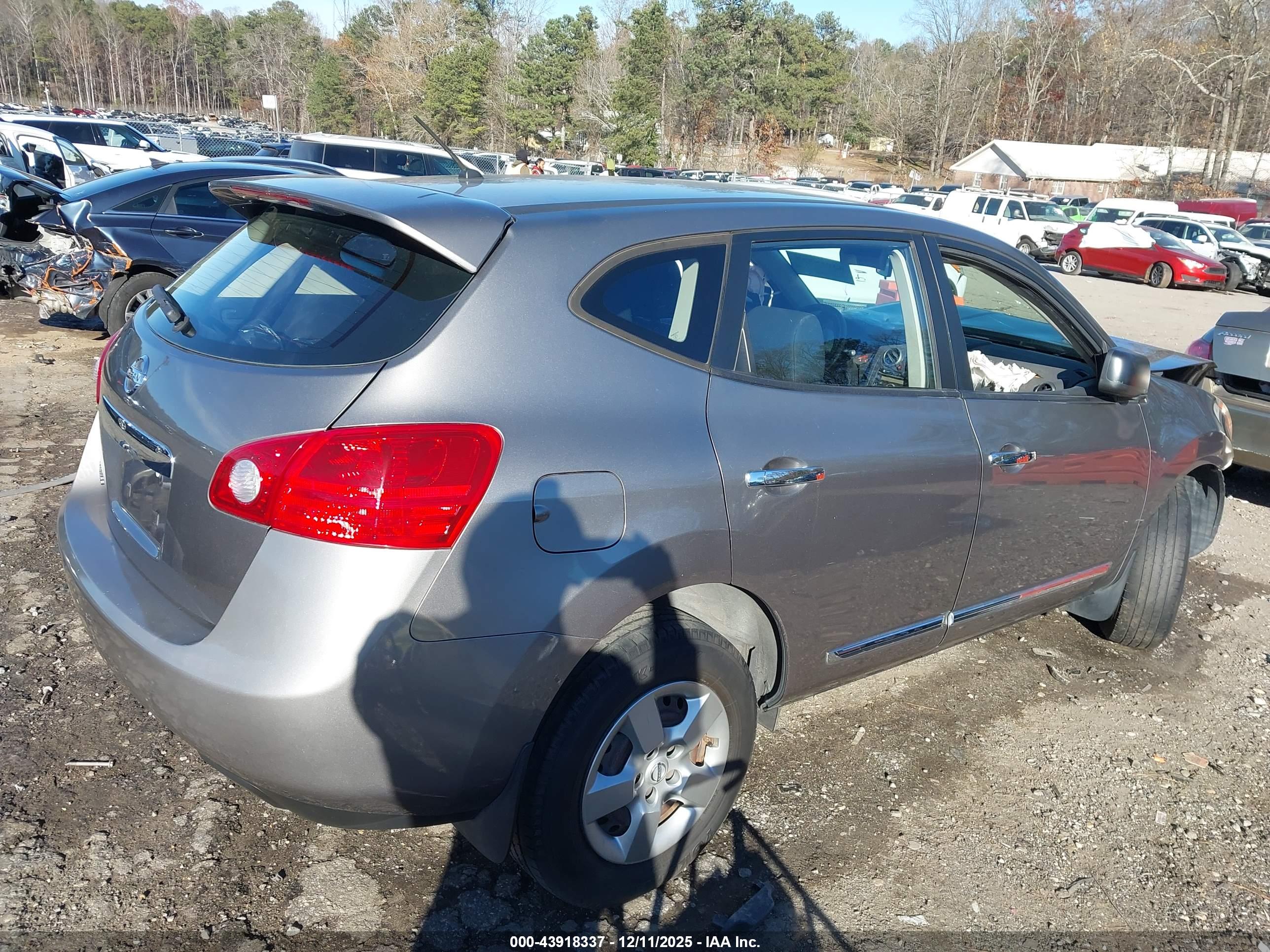 NISSAN ROGUE image 4