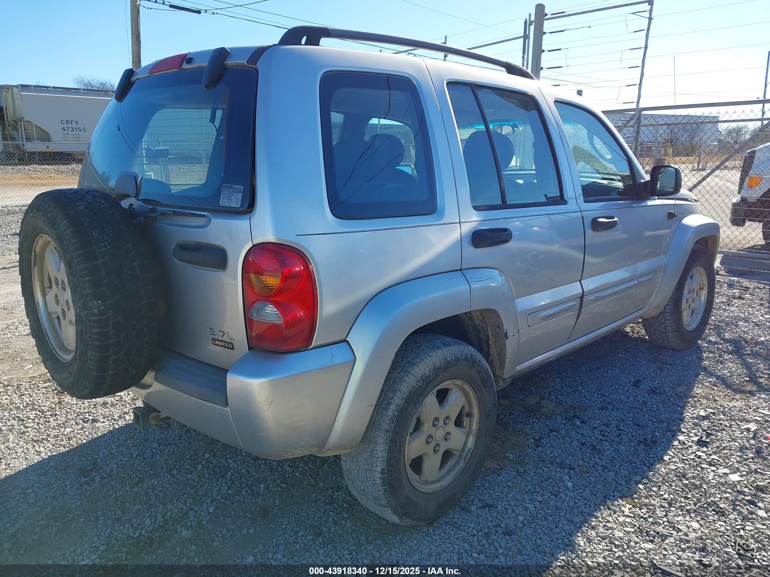 JEEP LIBERTY image 4
