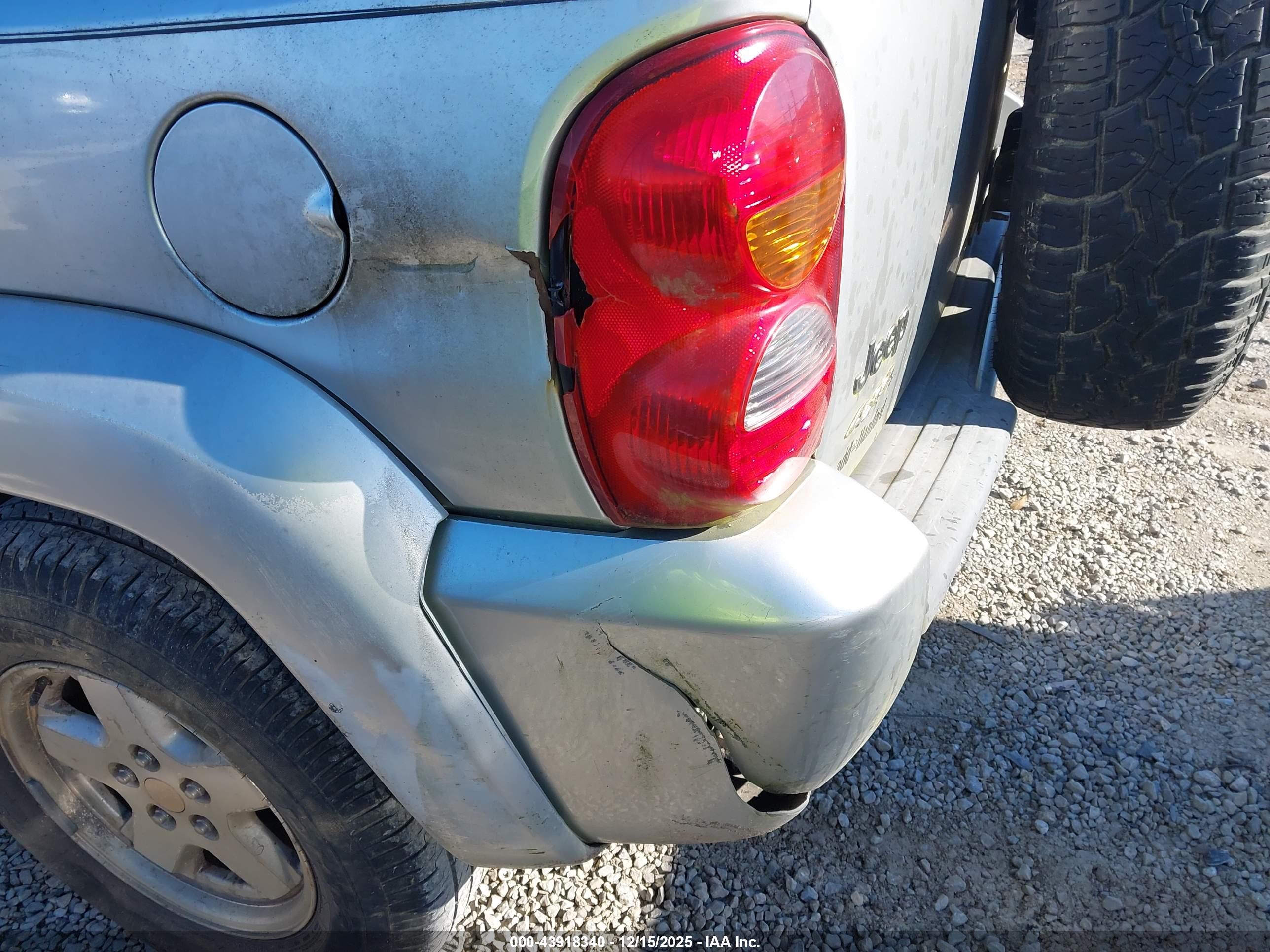 JEEP LIBERTY image 6