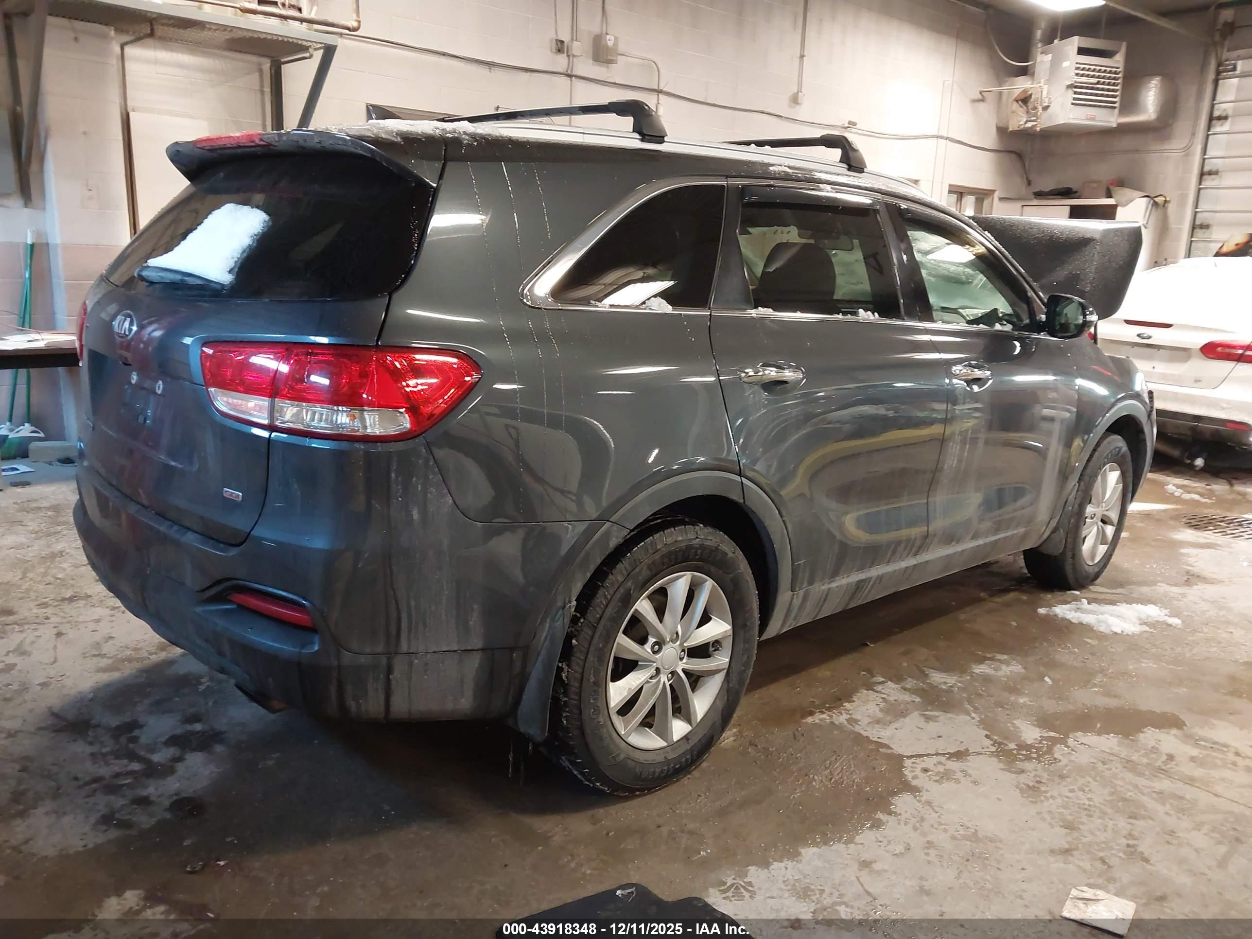 KIA SORENTO image 4