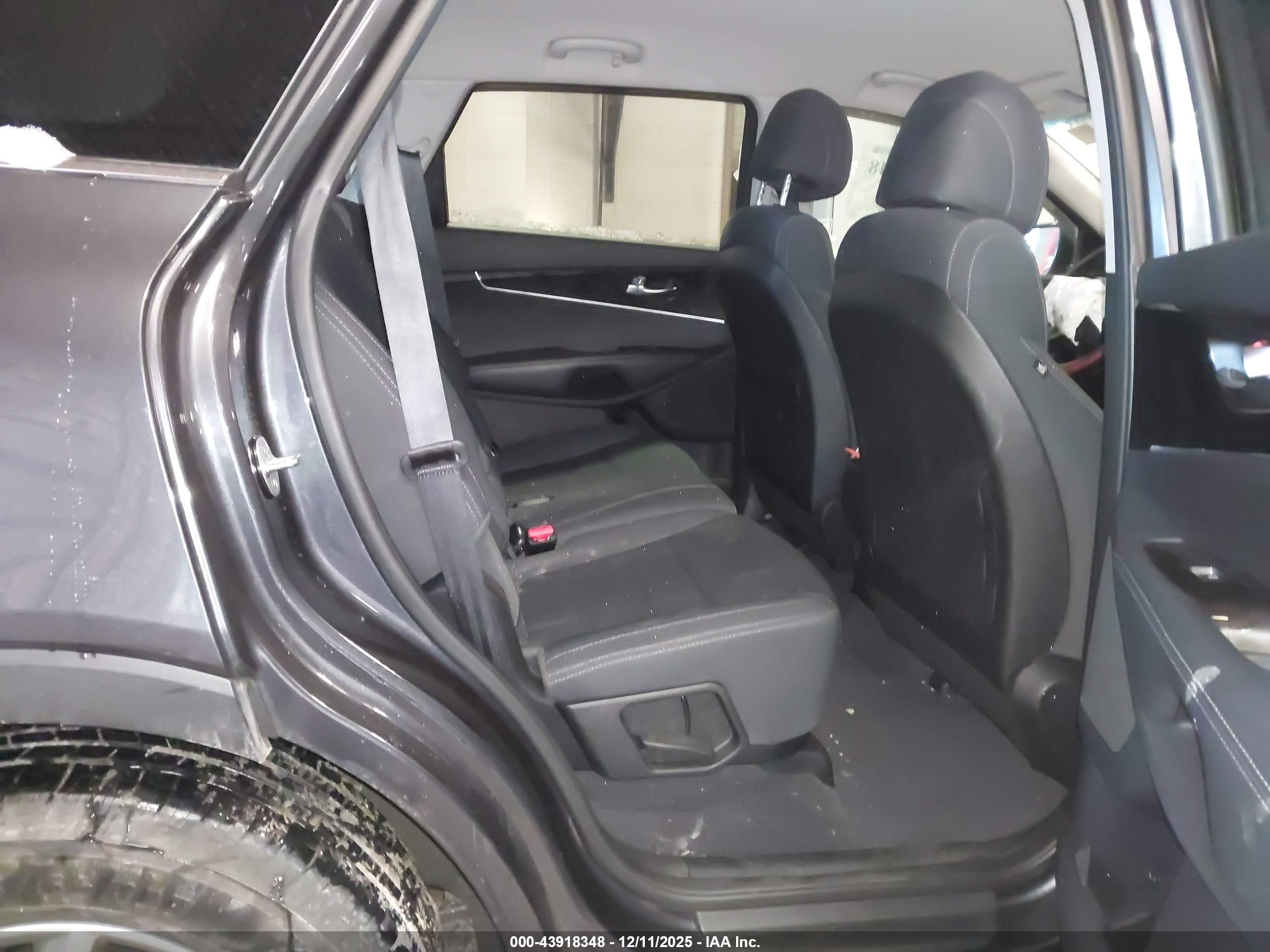 KIA SORENTO image 8