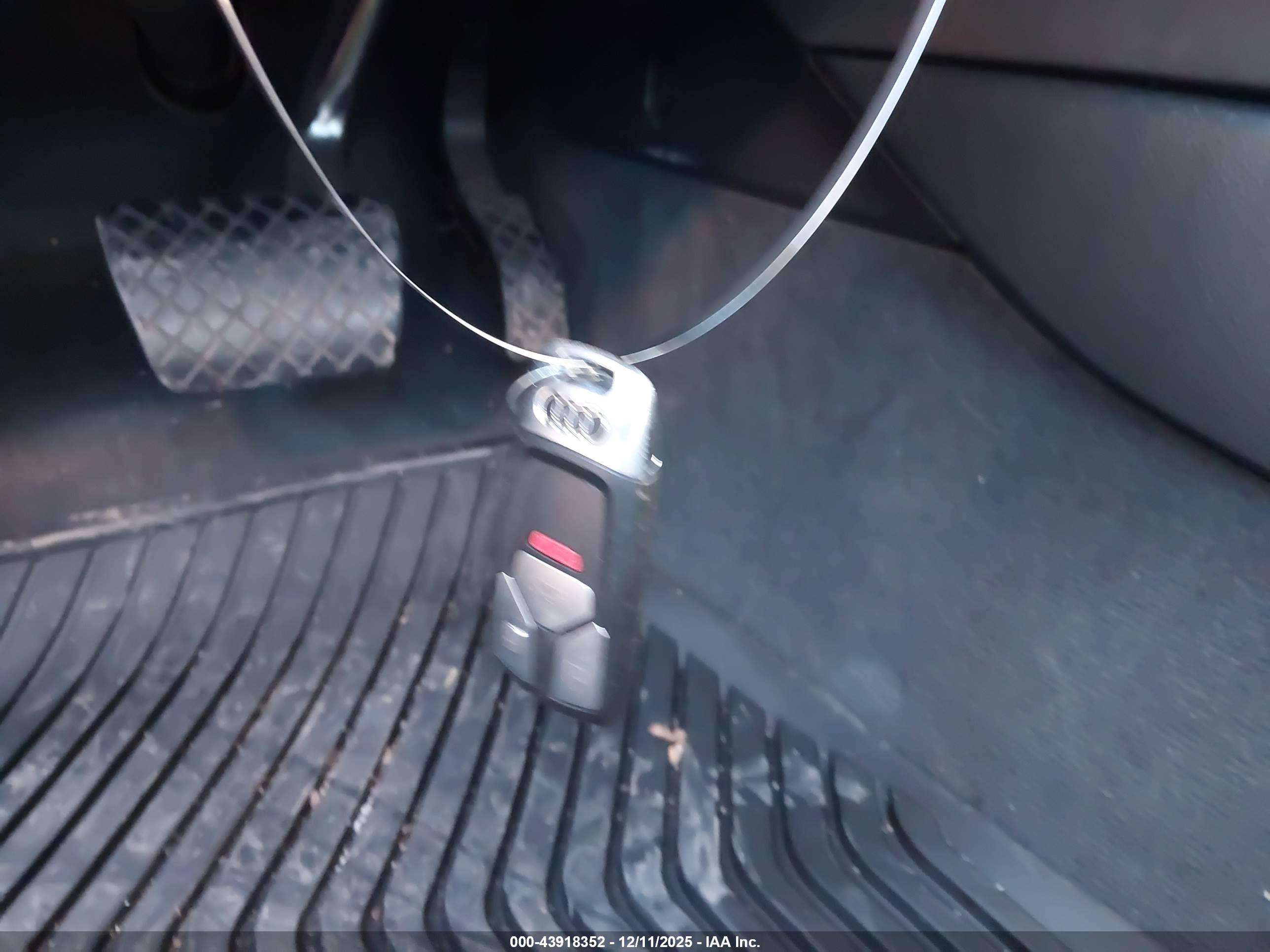 AUDI A4 image 11