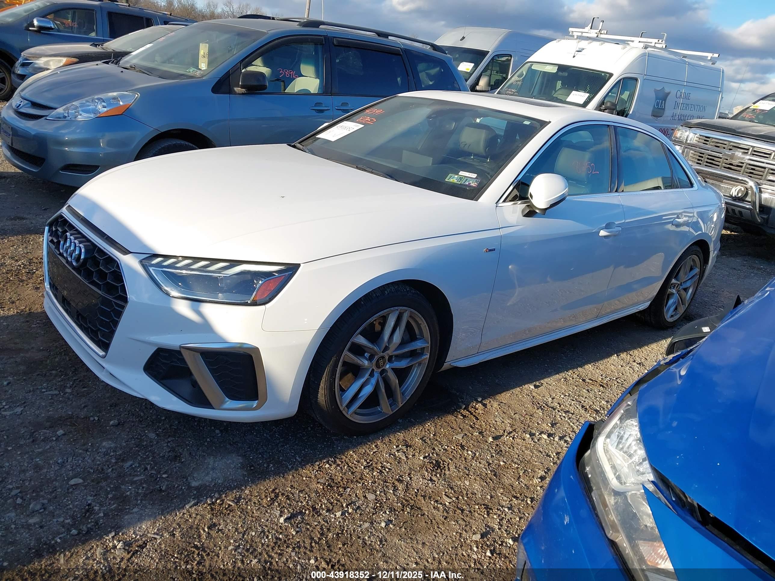 AUDI A4 image 2