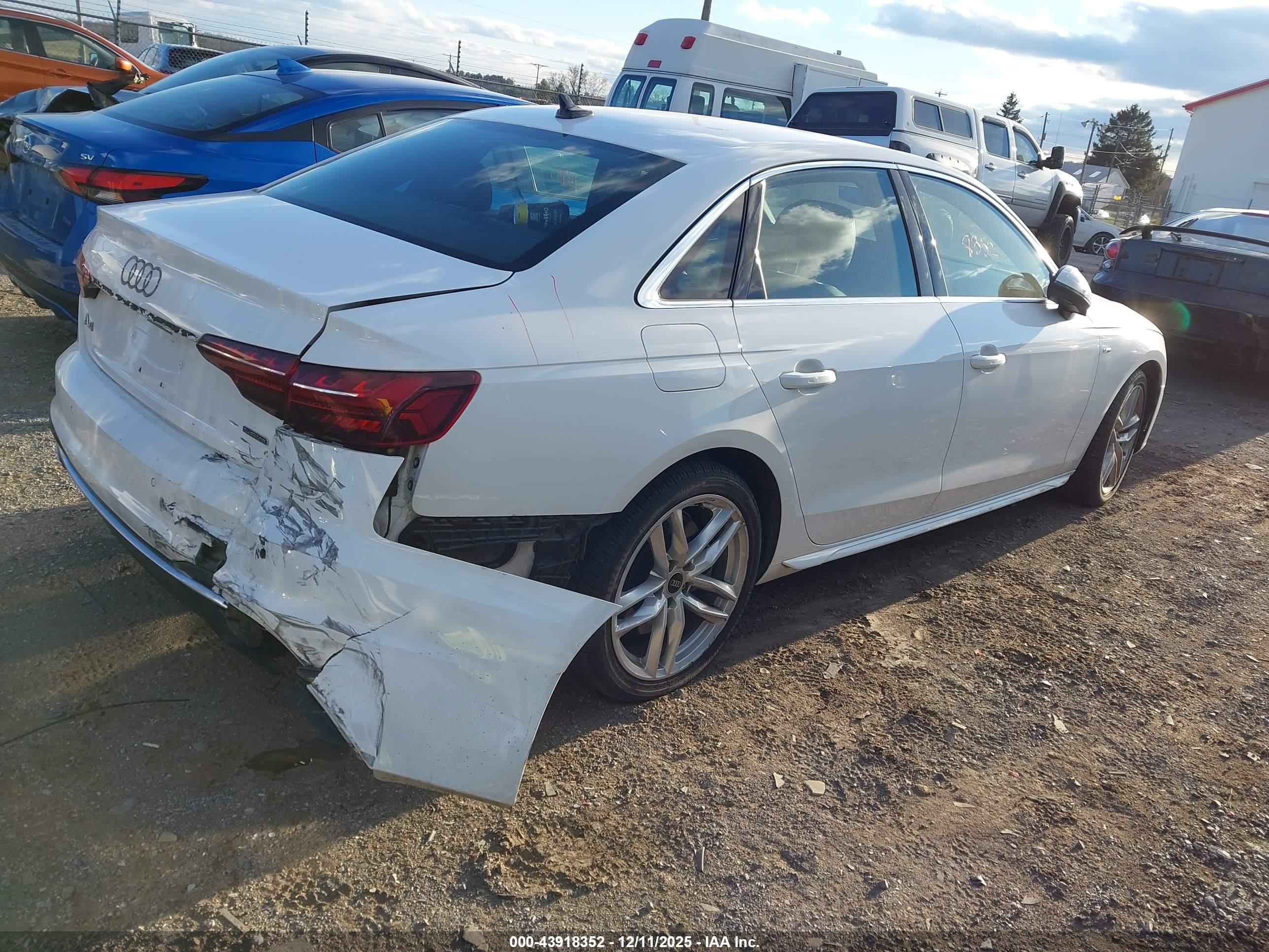 AUDI A4 image 4
