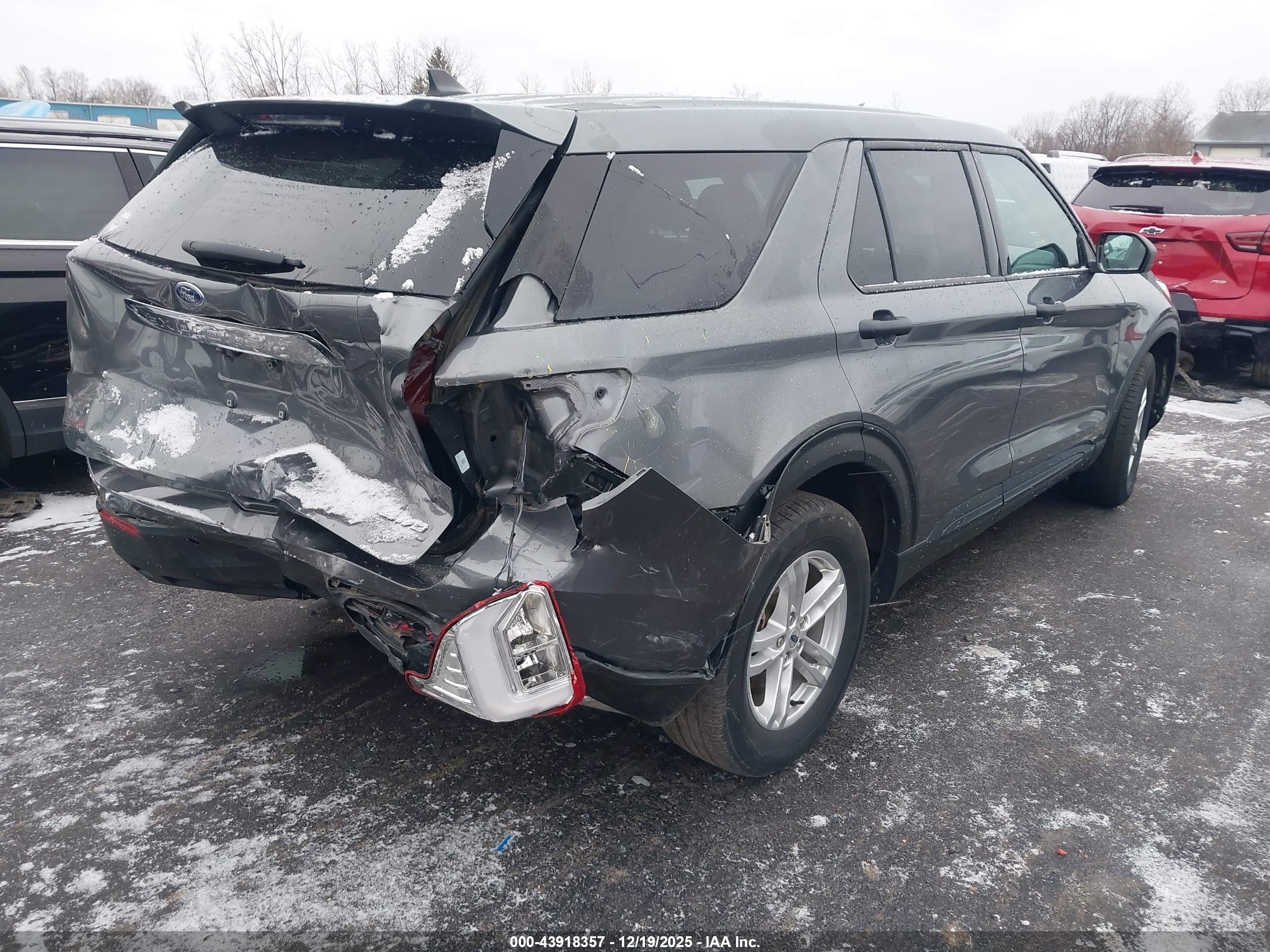 FORD EXPLORER image 4