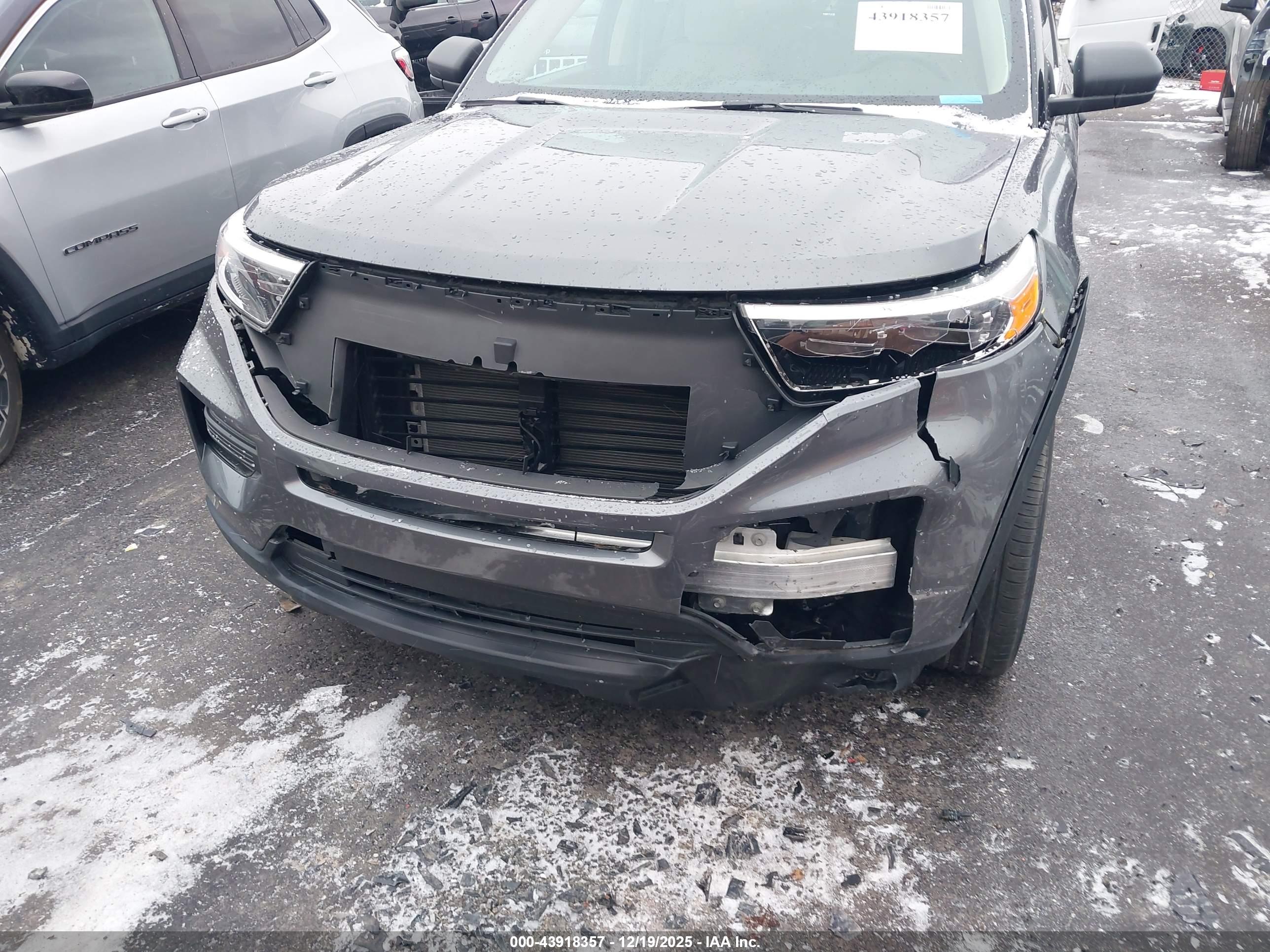 FORD EXPLORER image 6