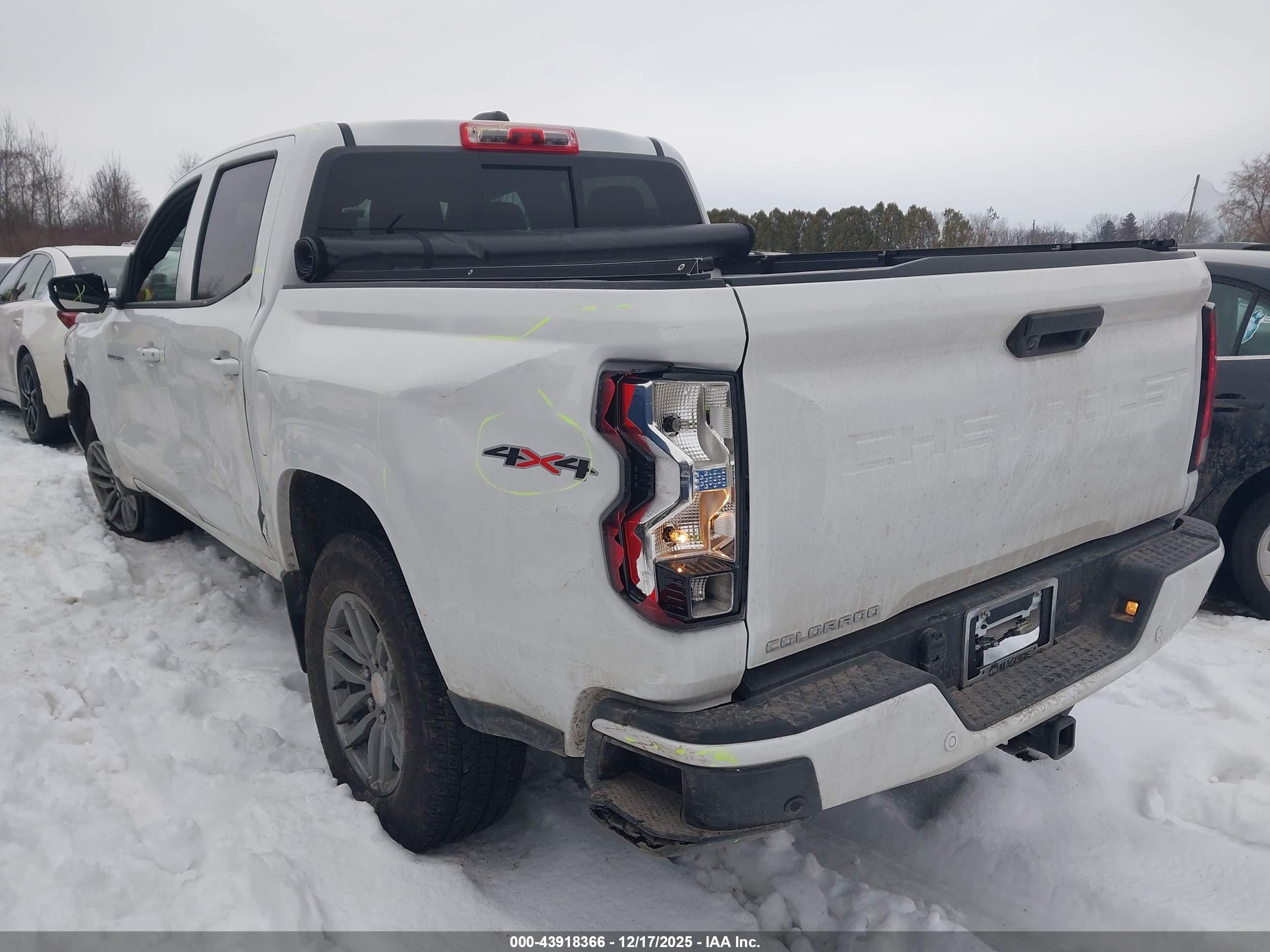 CHEVROLET COLORADO image 3