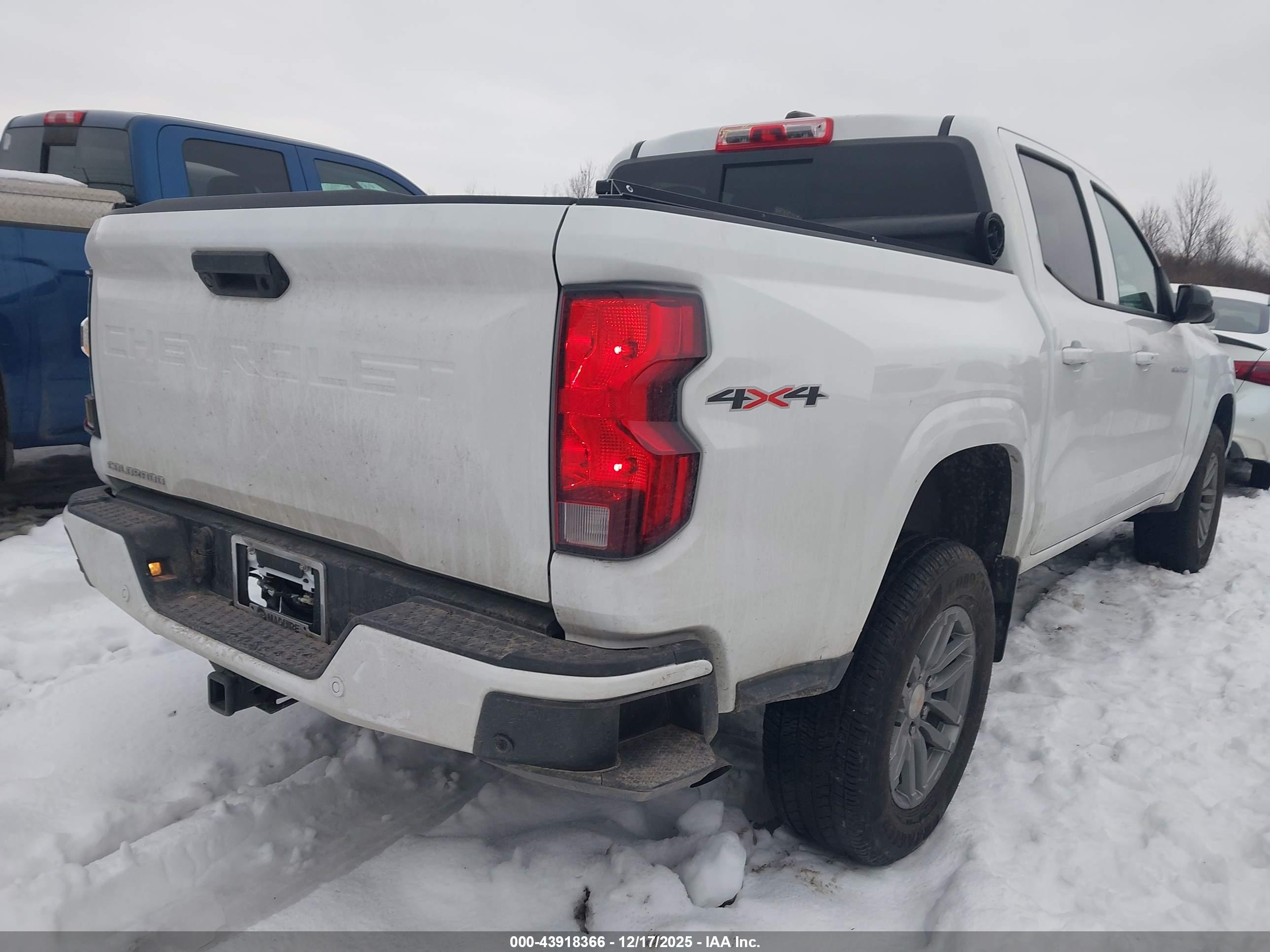 CHEVROLET COLORADO image 4