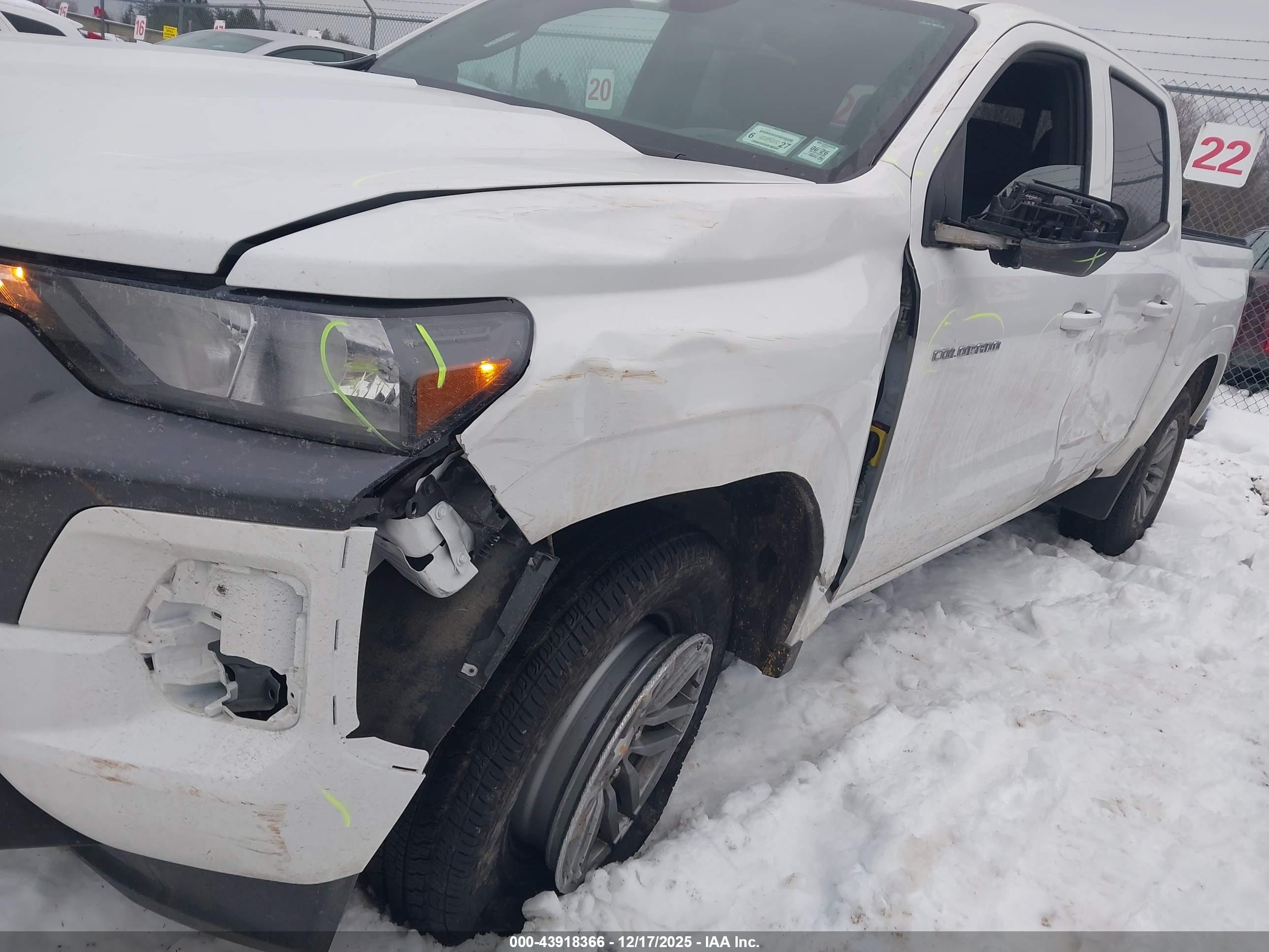 CHEVROLET COLORADO image 6