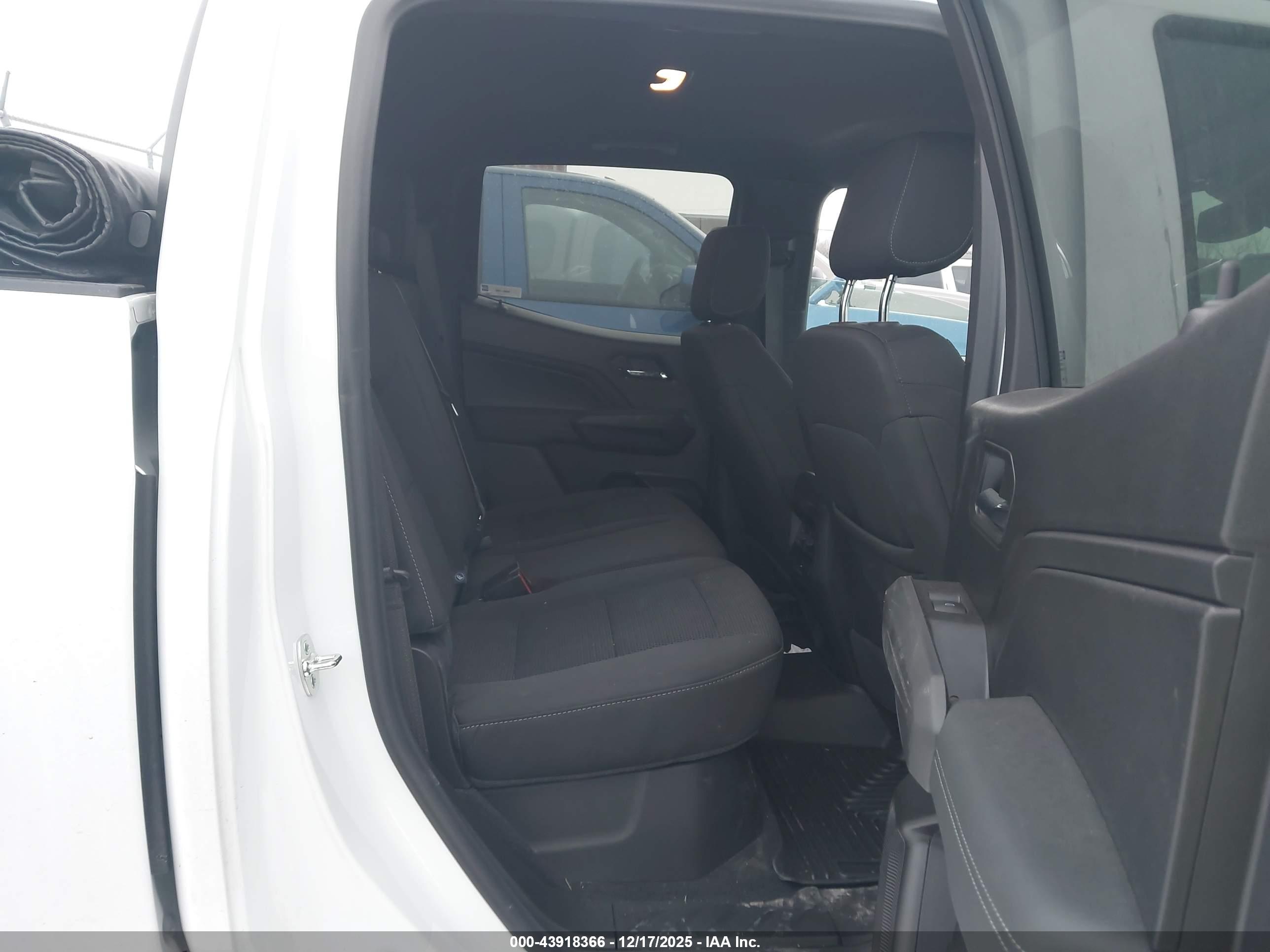 CHEVROLET COLORADO image 8