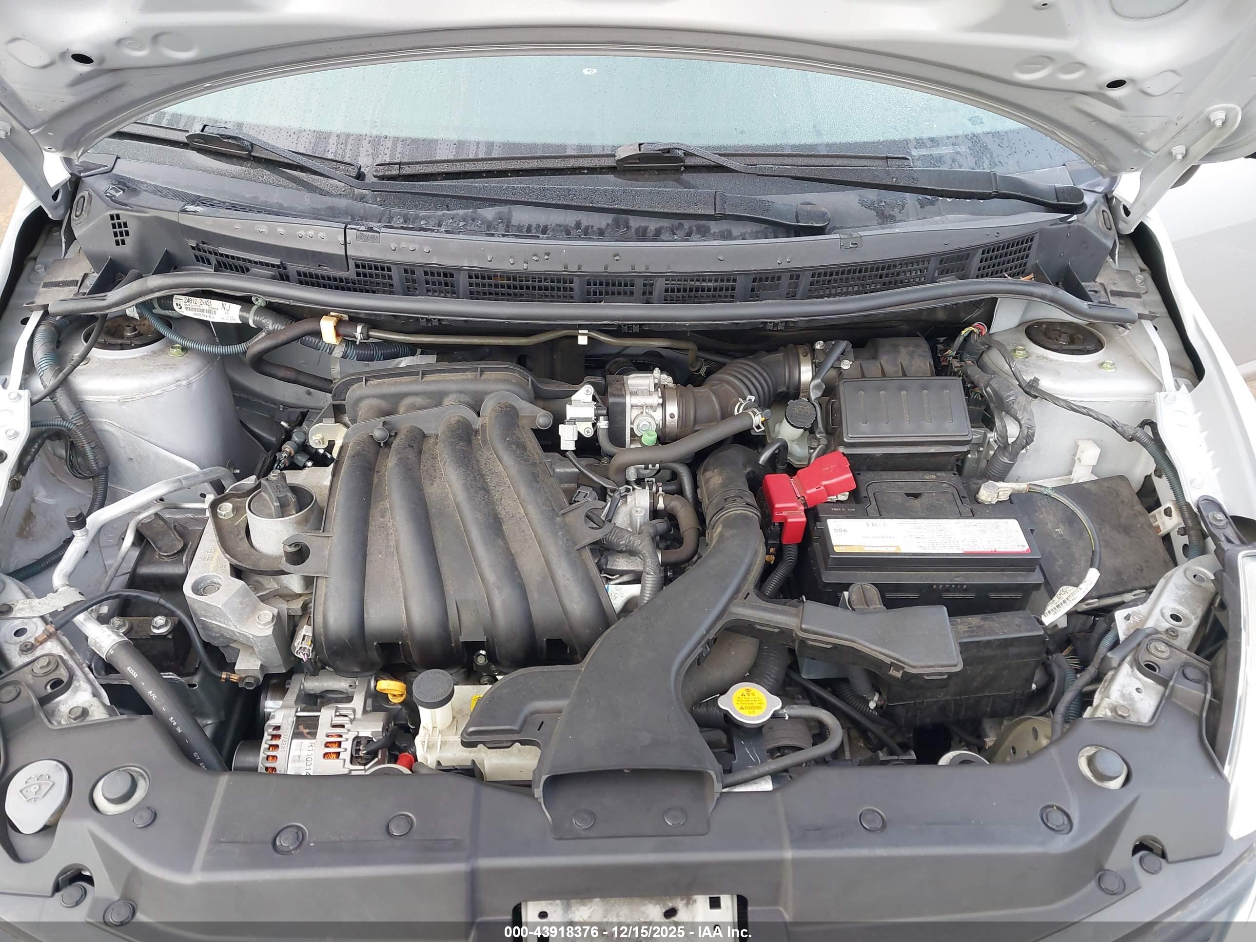 NISSAN VERSA image 10