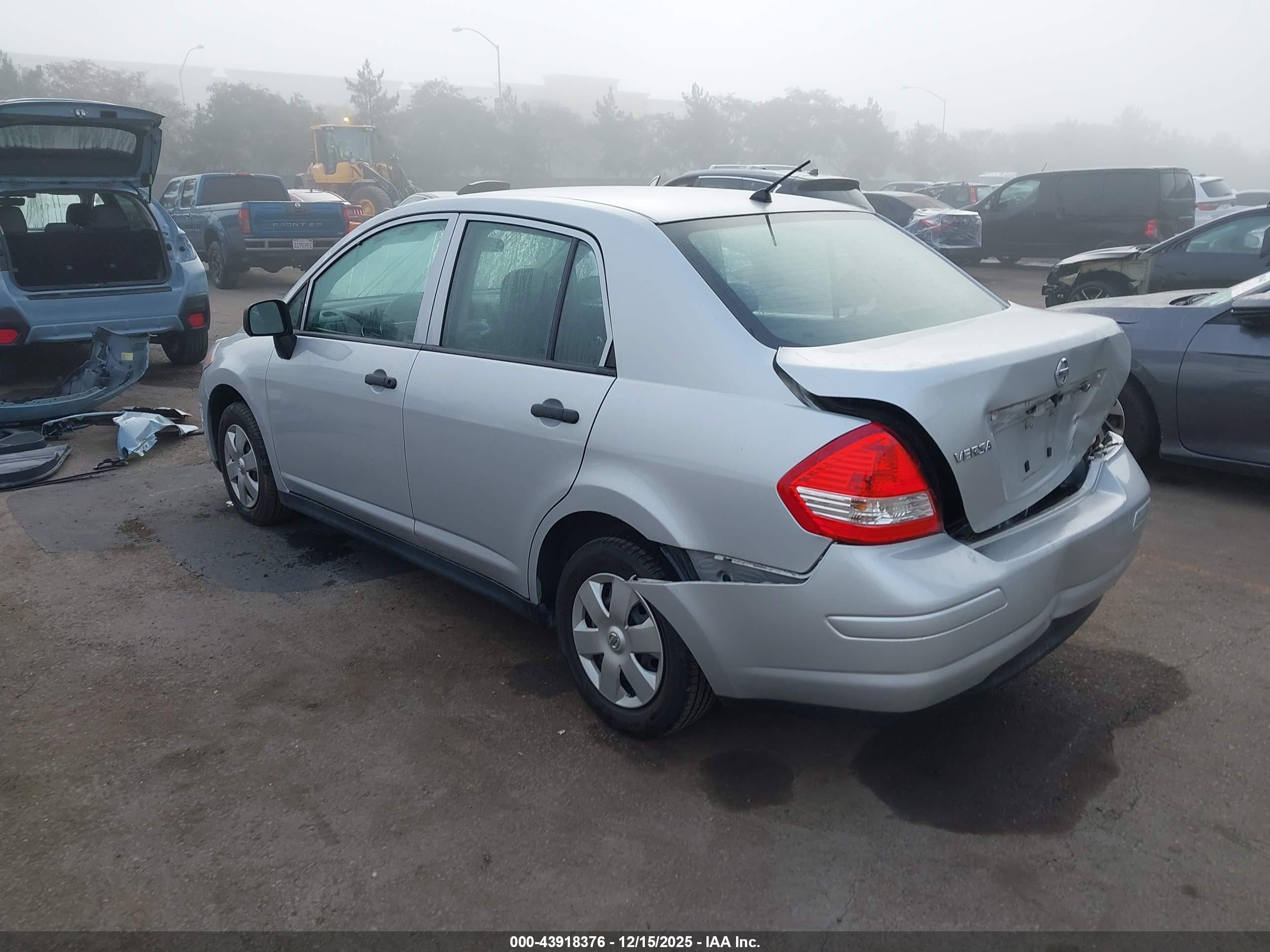 NISSAN VERSA image 3