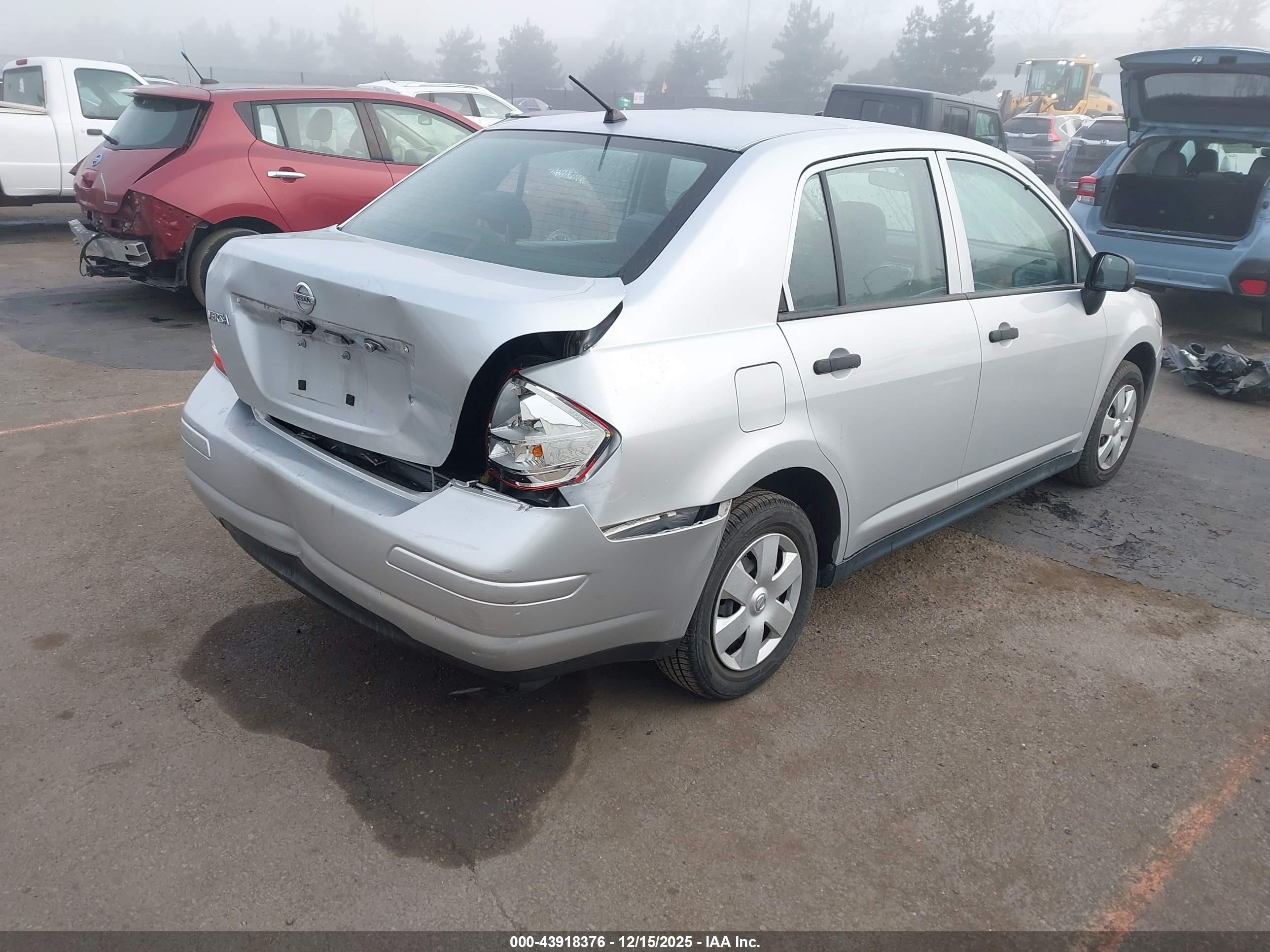 NISSAN VERSA image 4