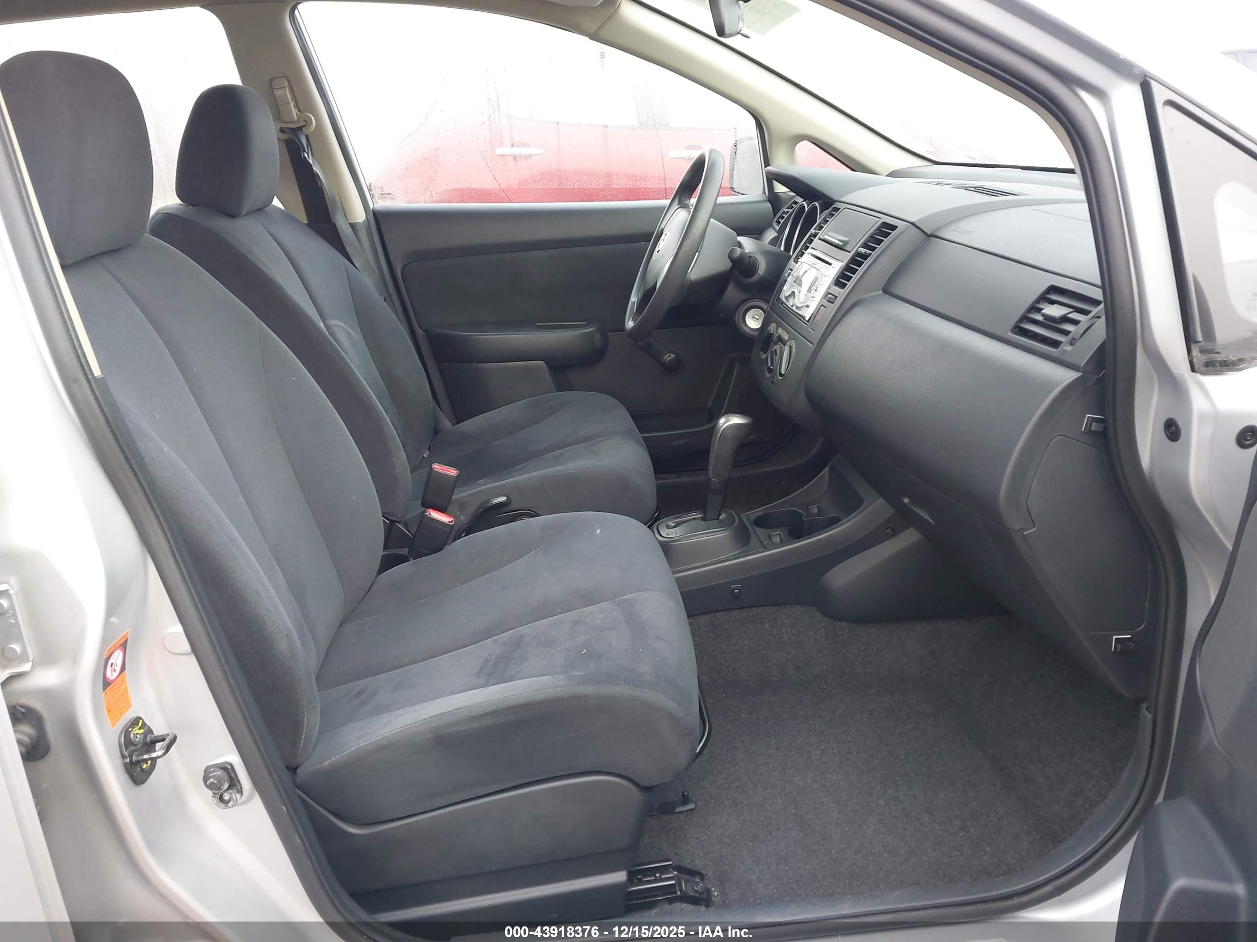 NISSAN VERSA image 5