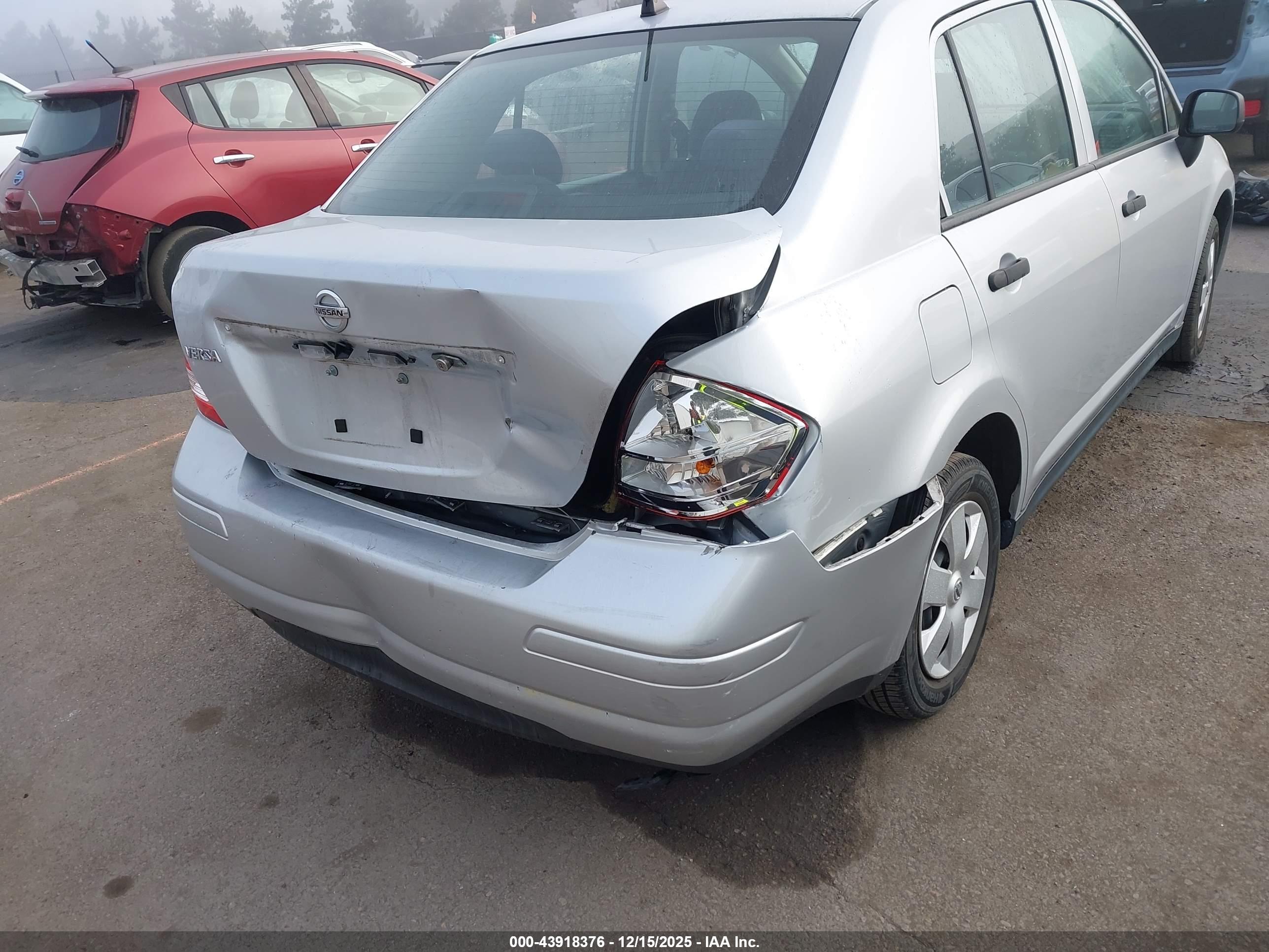 NISSAN VERSA image 6