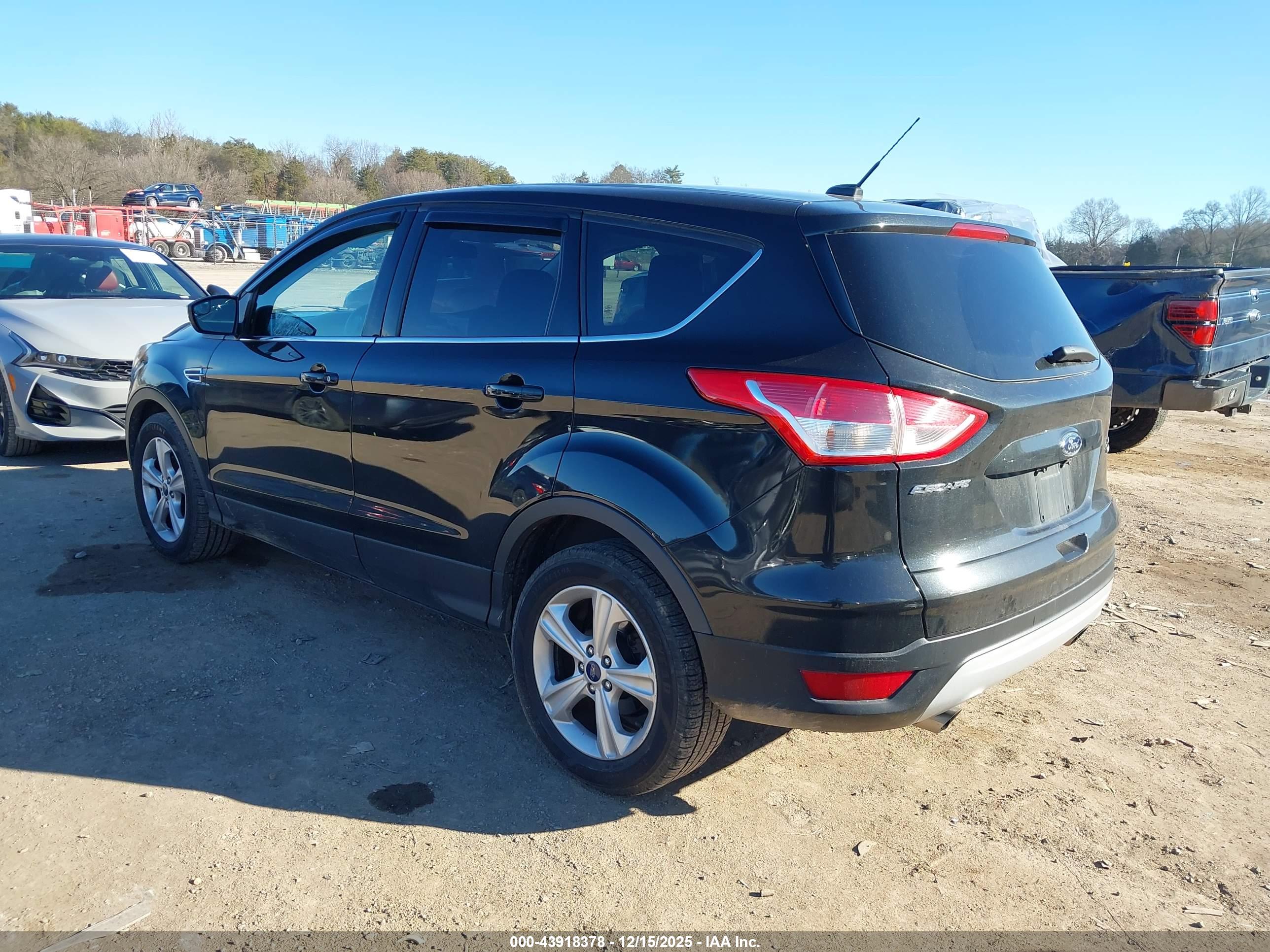 FORD ESCAPE image 3