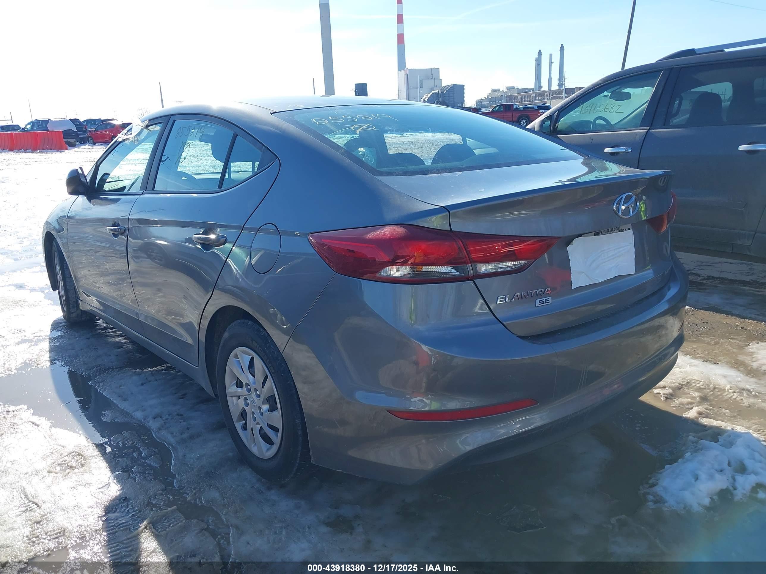 HYUNDAI ELANTRA image 3