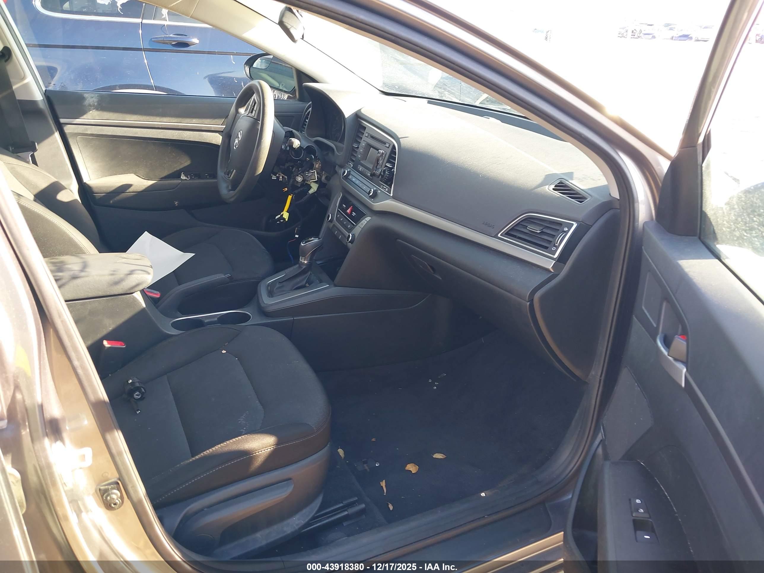 HYUNDAI ELANTRA image 5