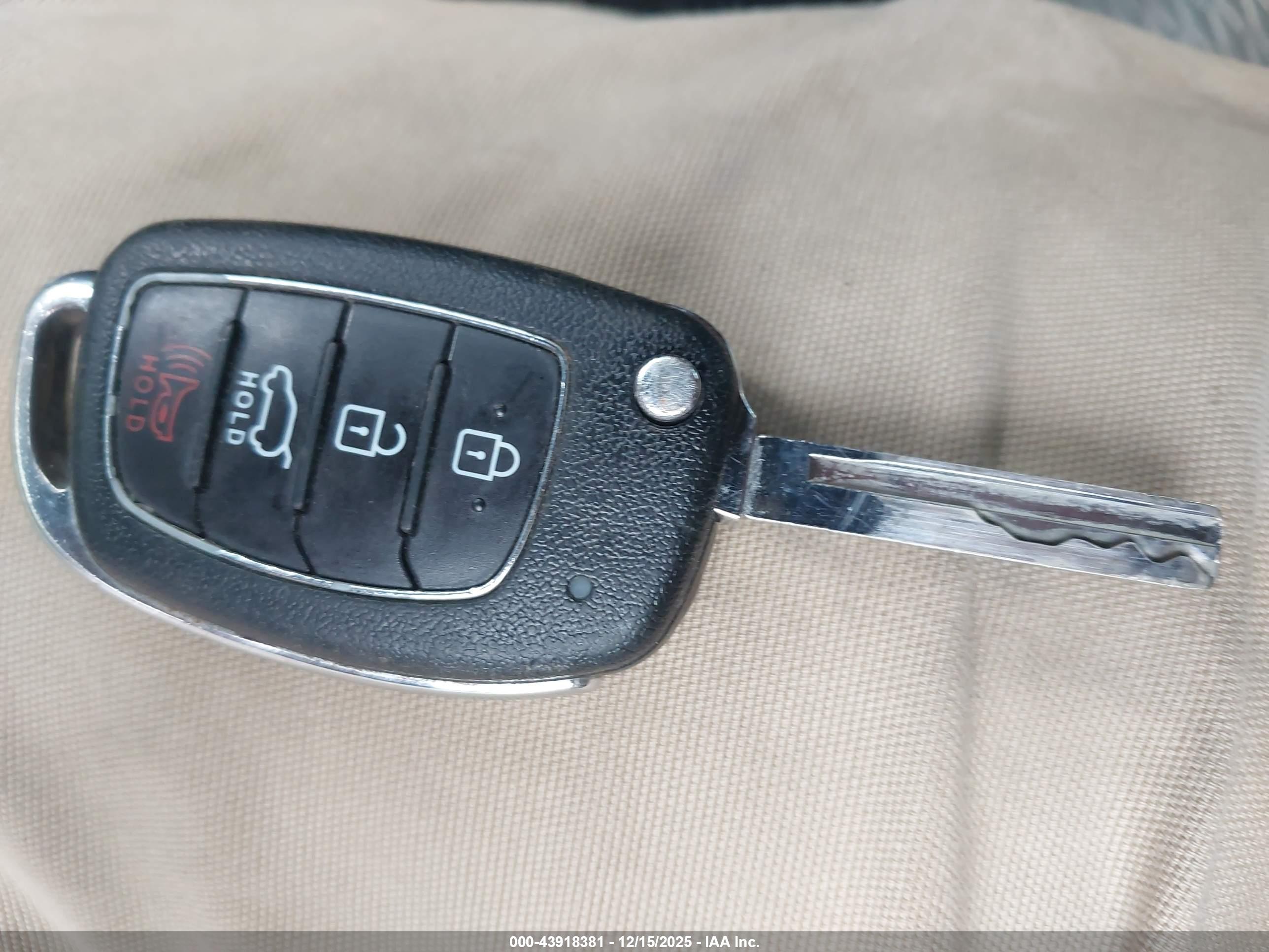HYUNDAI SANTA image 11