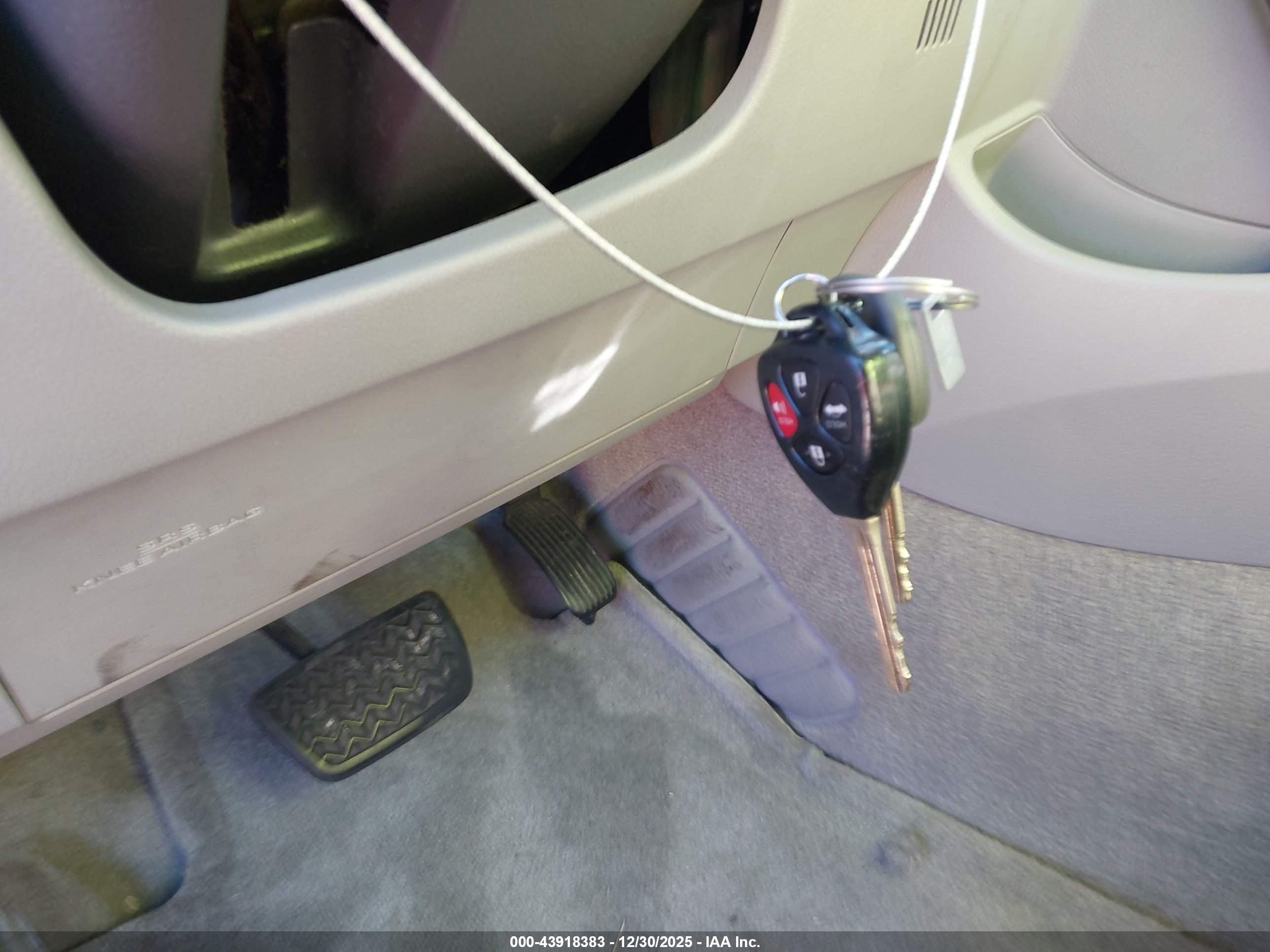 TOYOTA CAMRY image 11