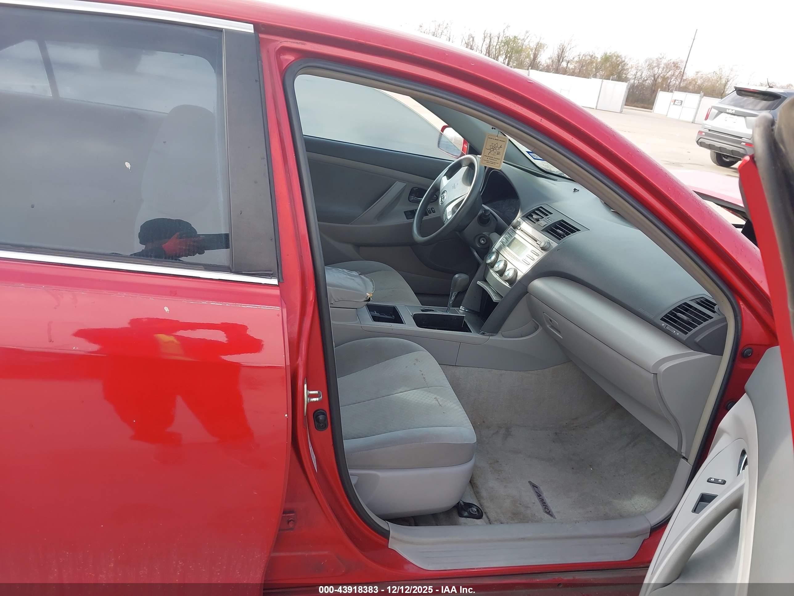 TOYOTA CAMRY image 5