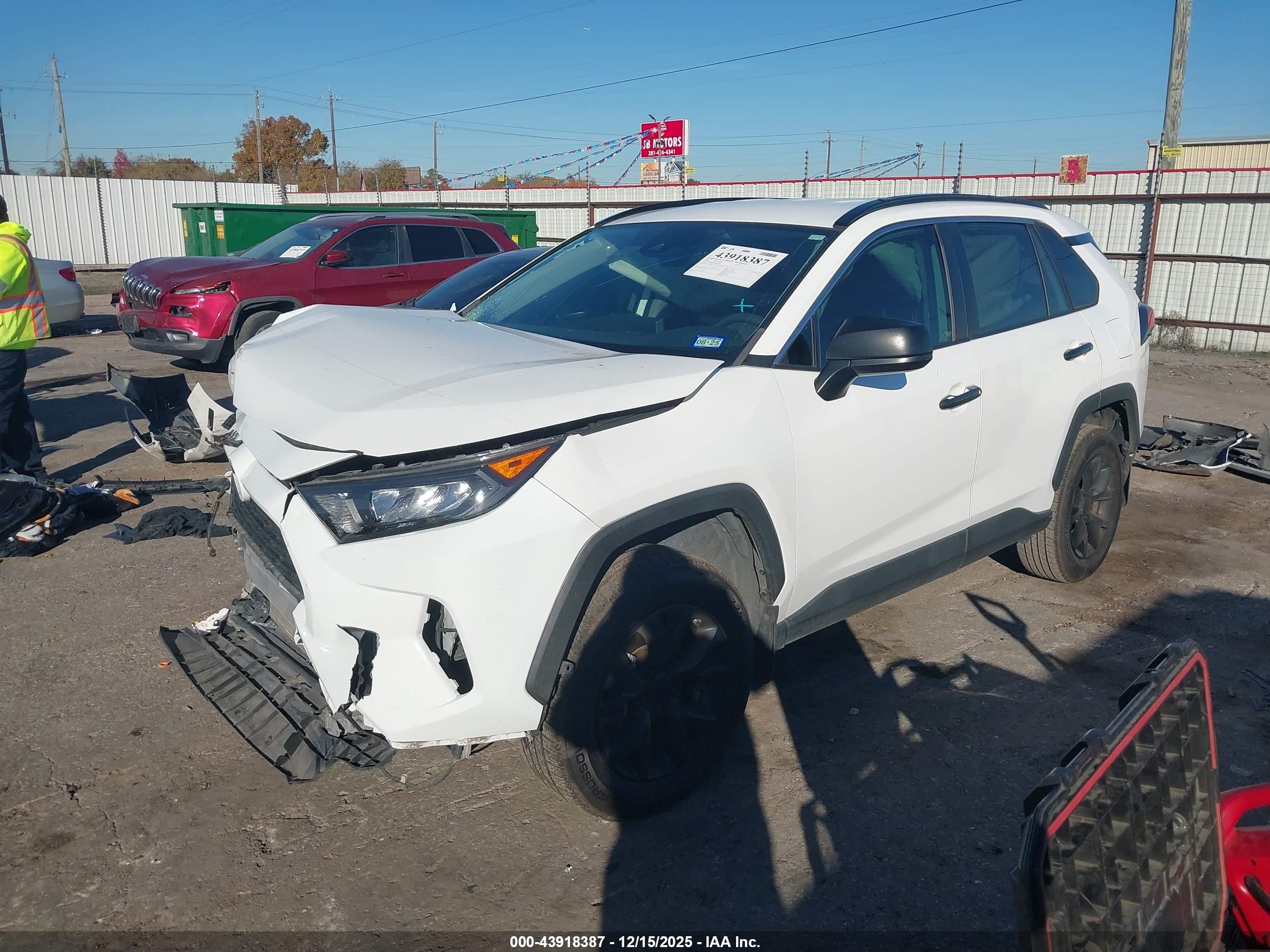 TOYOTA RAV4 image 2