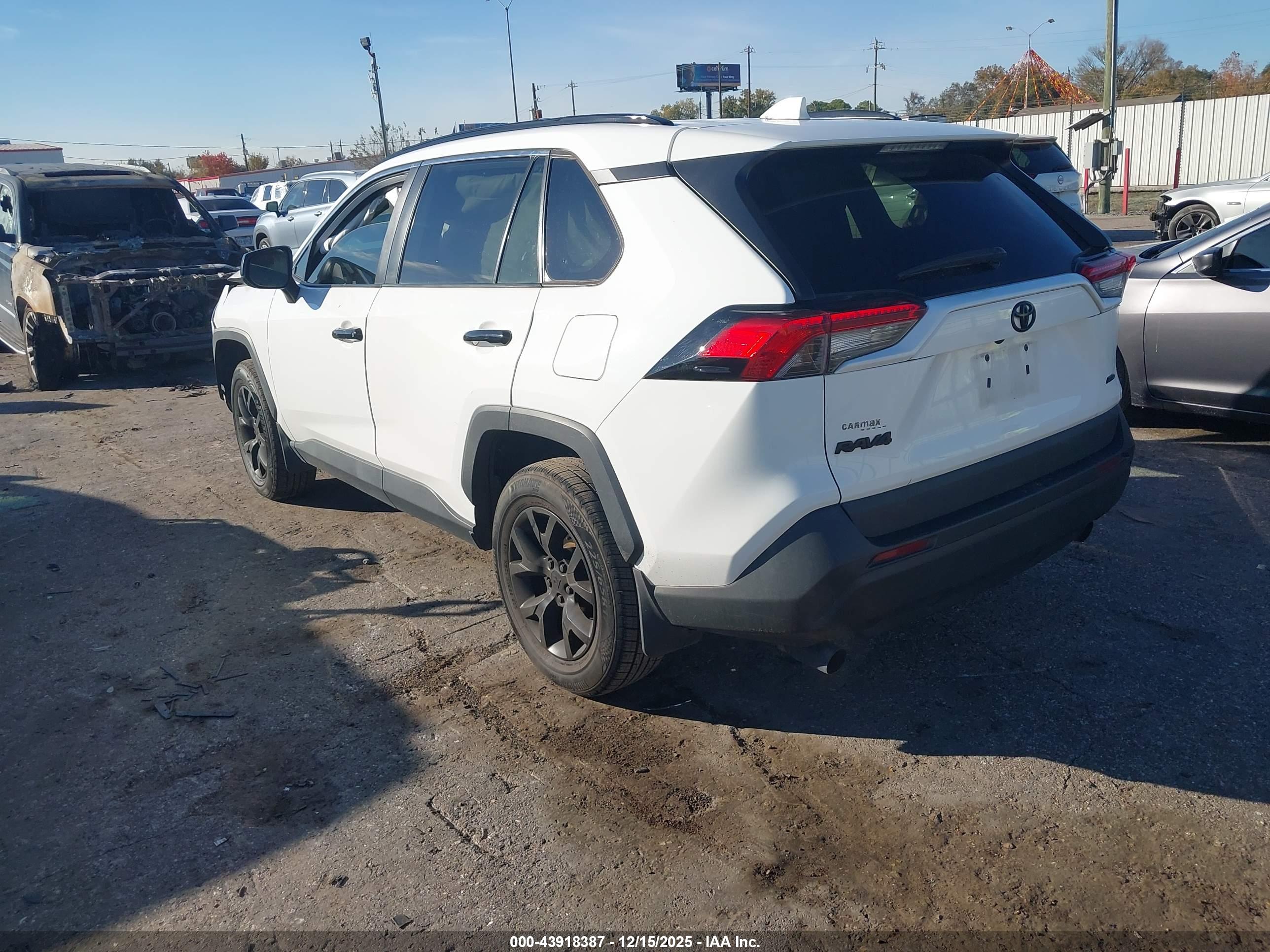 TOYOTA RAV4 image 3