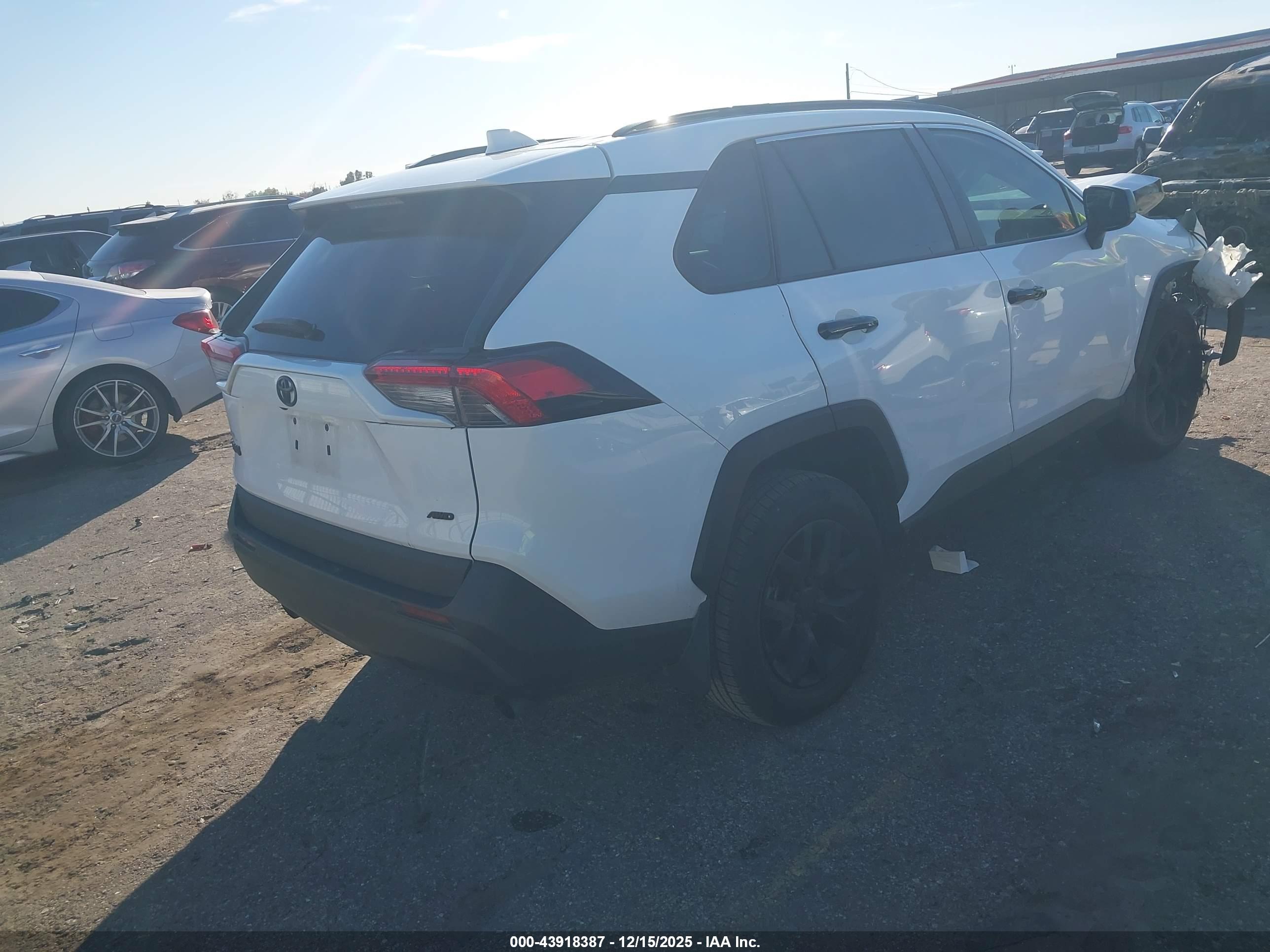 TOYOTA RAV4 image 4